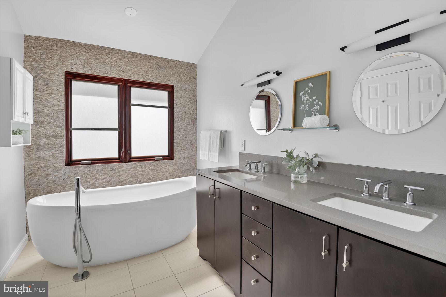 WHITLEY PARK CONDOMINIUM - Residential