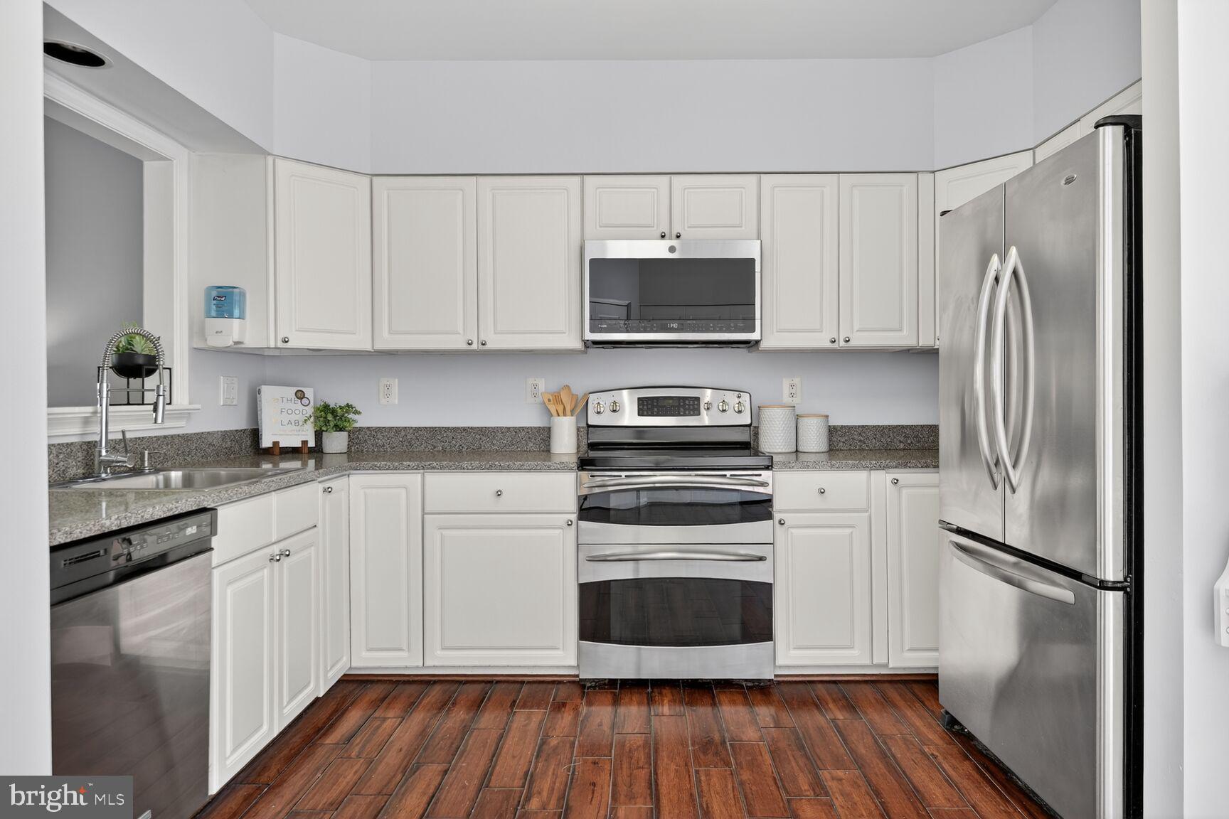 WHITLEY PARK CONDOMINIUM - Residential