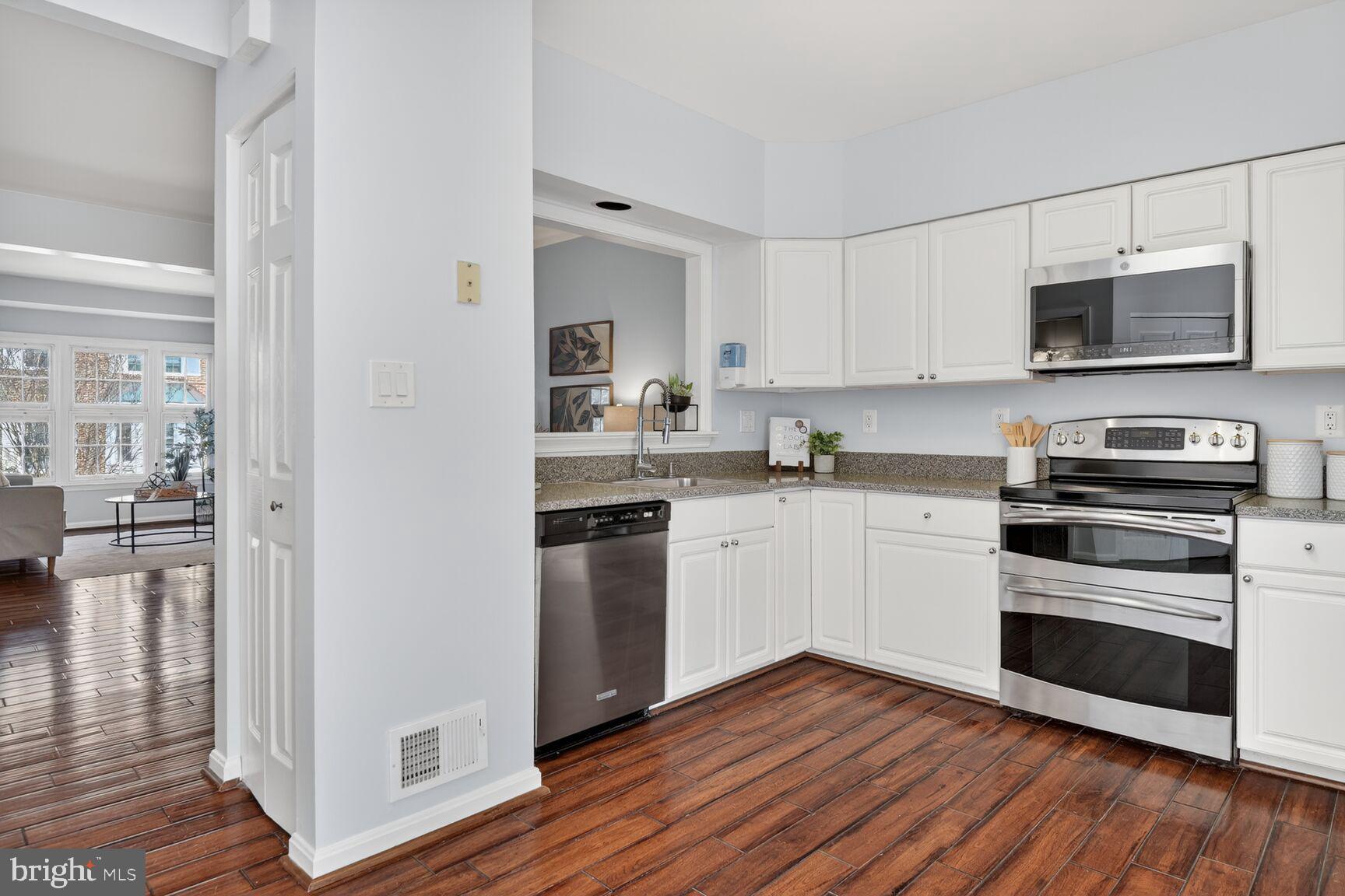 WHITLEY PARK CONDOMINIUM - Residential