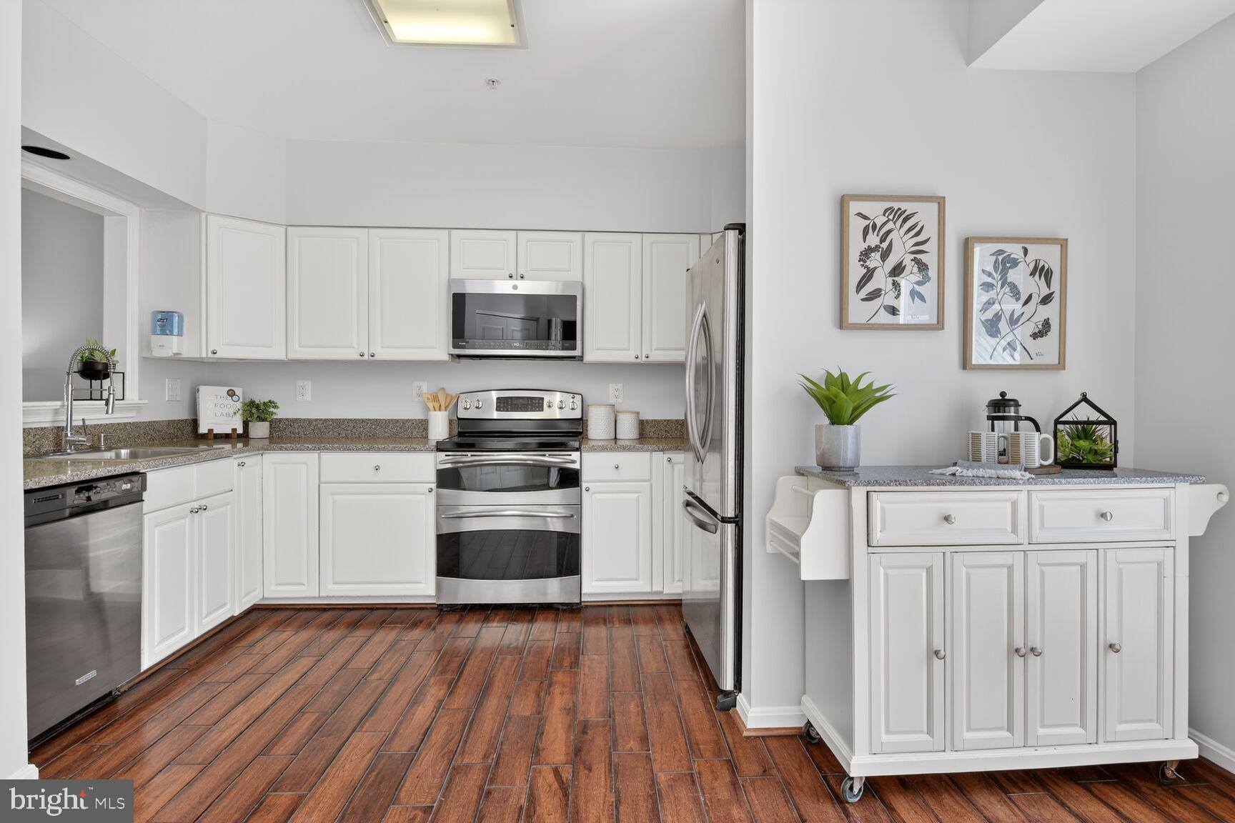 WHITLEY PARK CONDOMINIUM - Residential