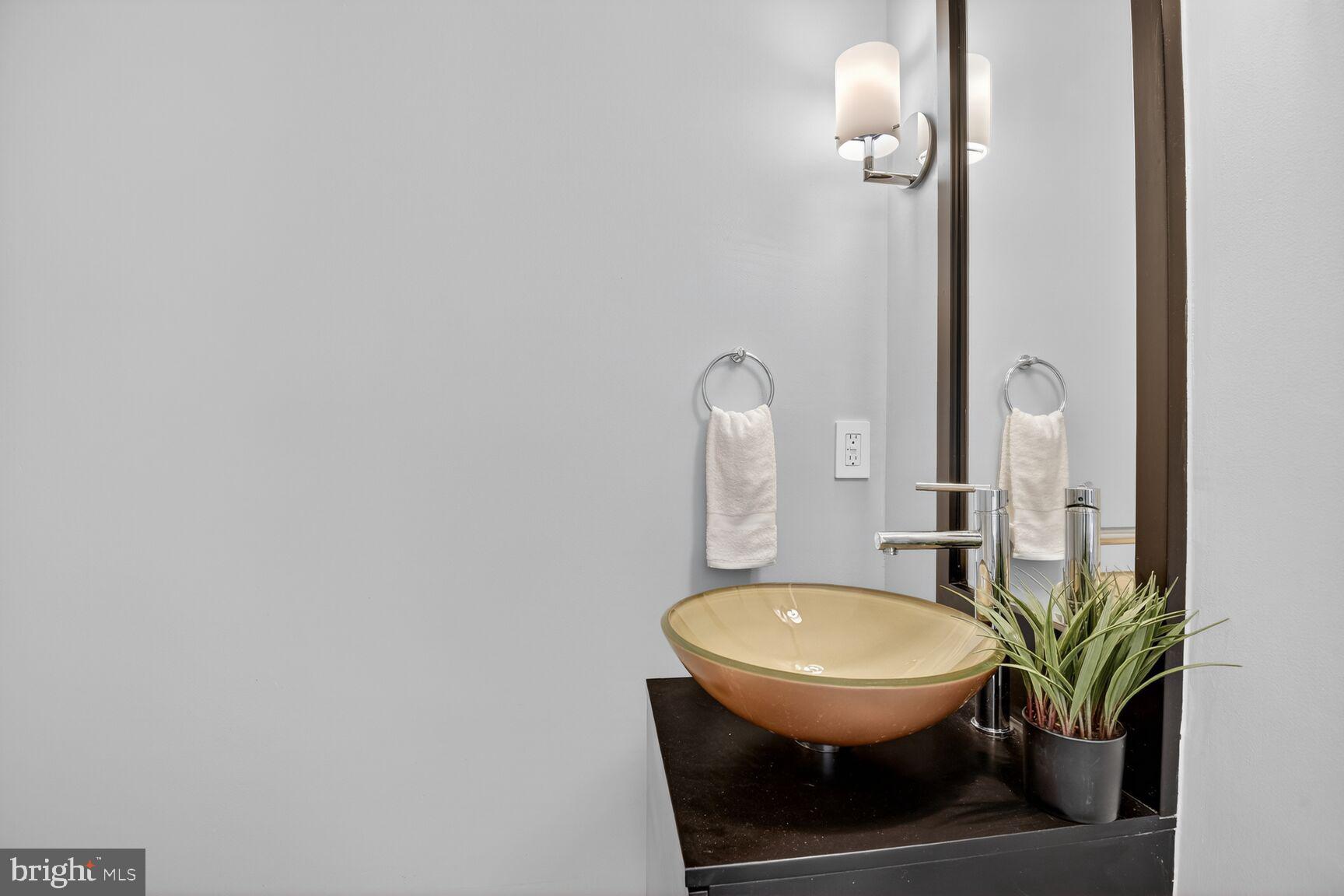 WHITLEY PARK CONDOMINIUM - Residential