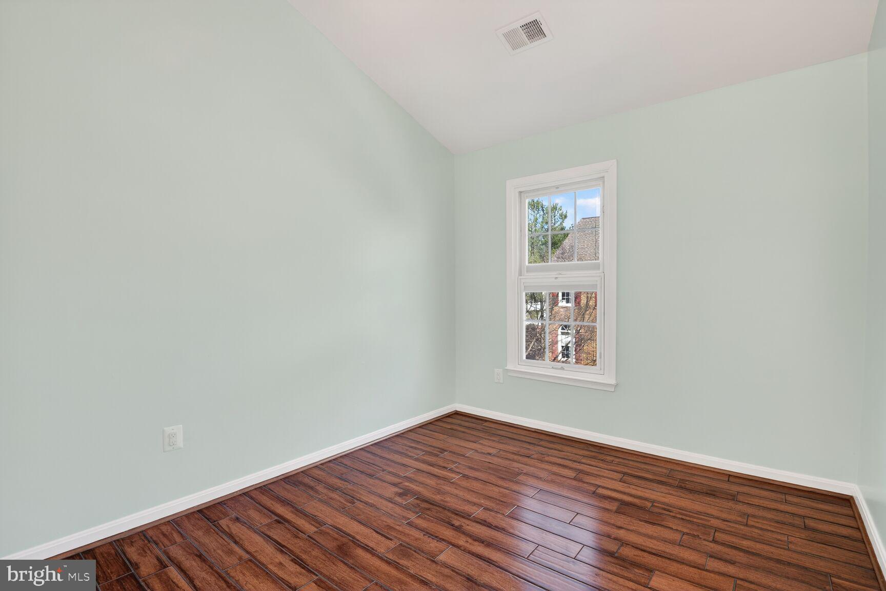 WHITLEY PARK CONDOMINIUM - Residential