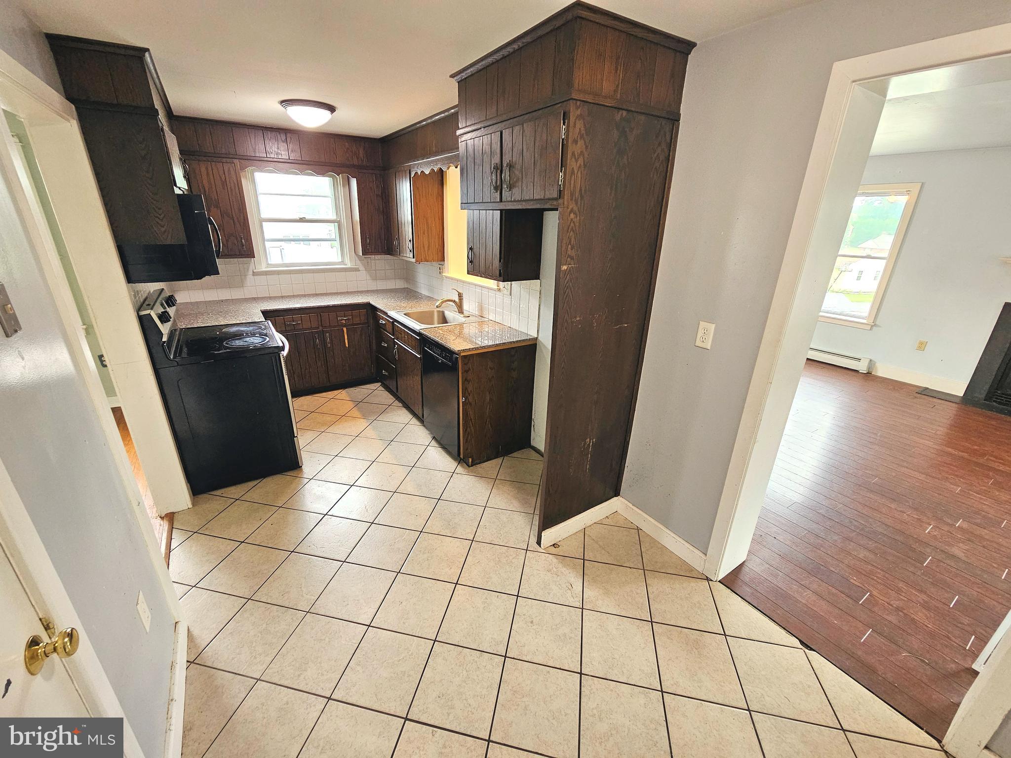 1935 HEMLOCK ROAD