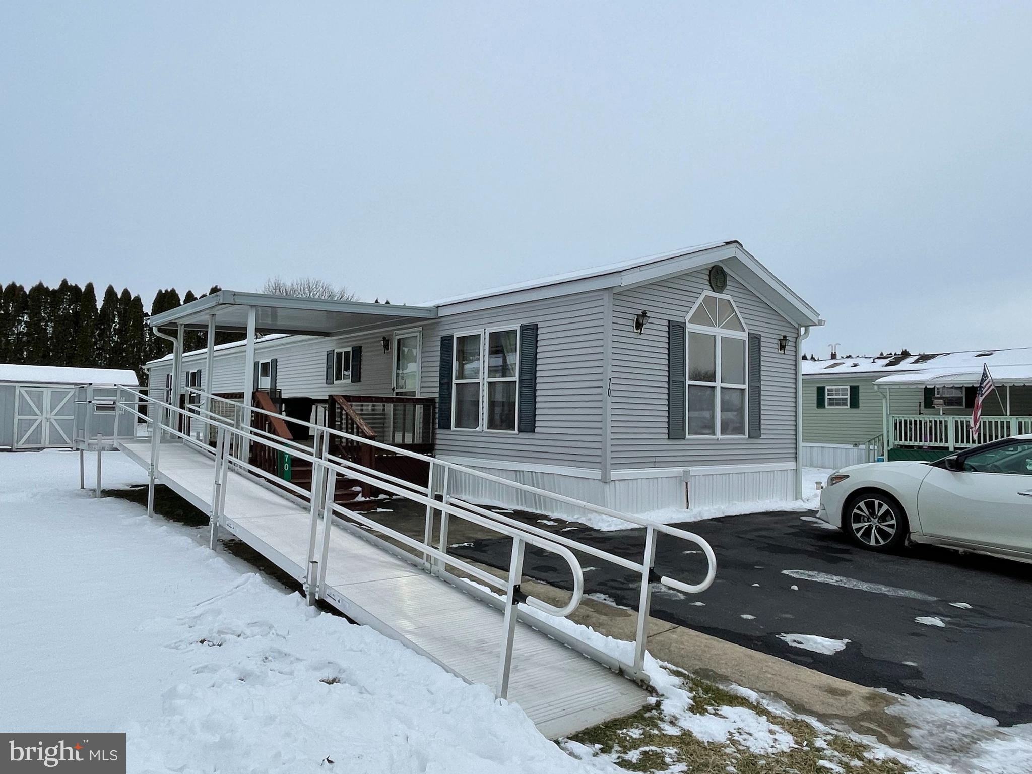 COUNTRY ACRES GOLDEN MHP - Residential