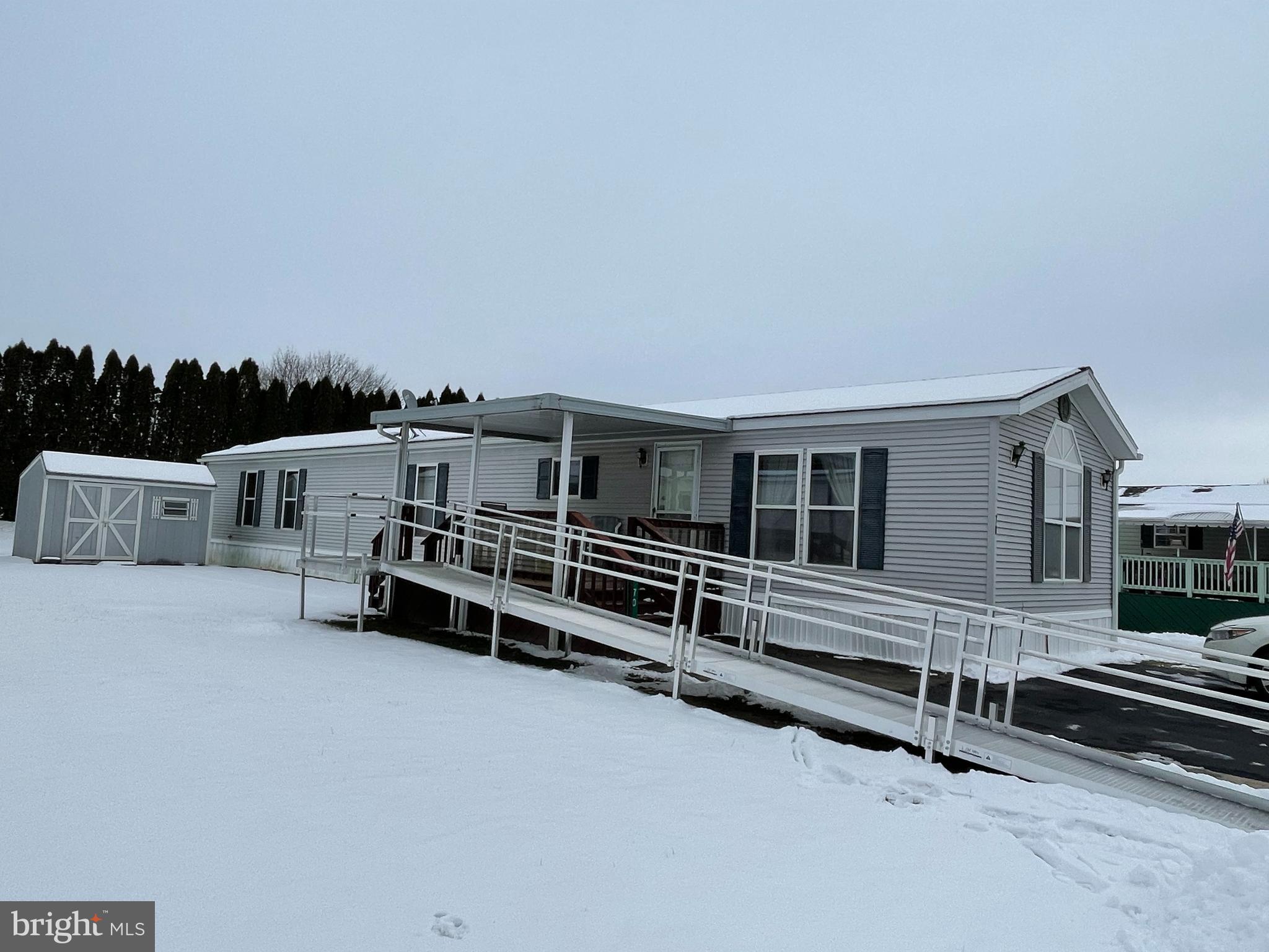 COUNTRY ACRES GOLDEN MHP - Residential