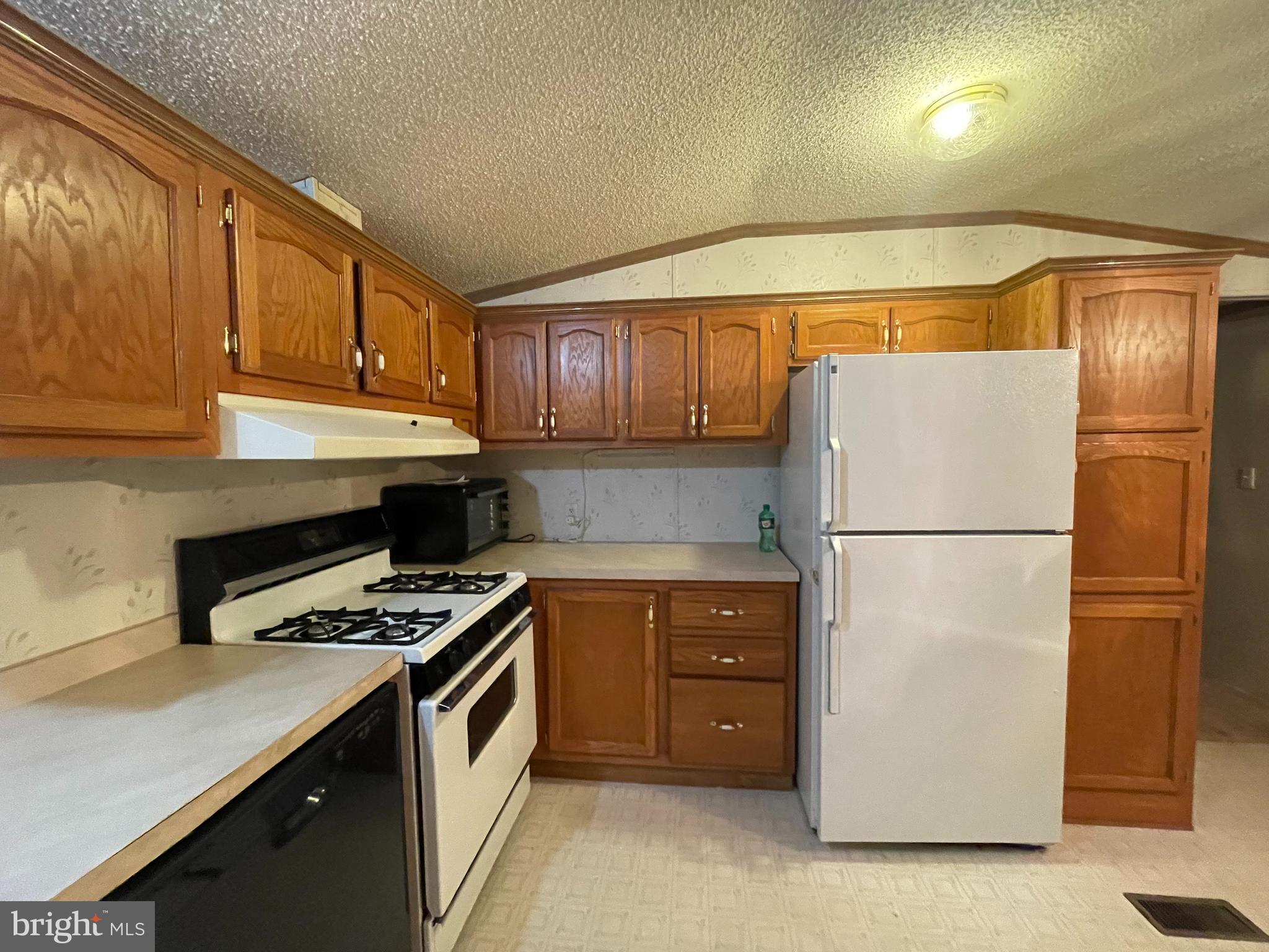 COUNTRY ACRES GOLDEN MHP - Residential