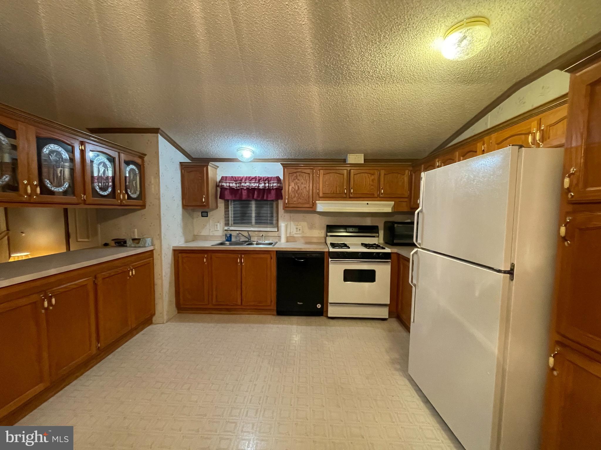 COUNTRY ACRES GOLDEN MHP - Residential