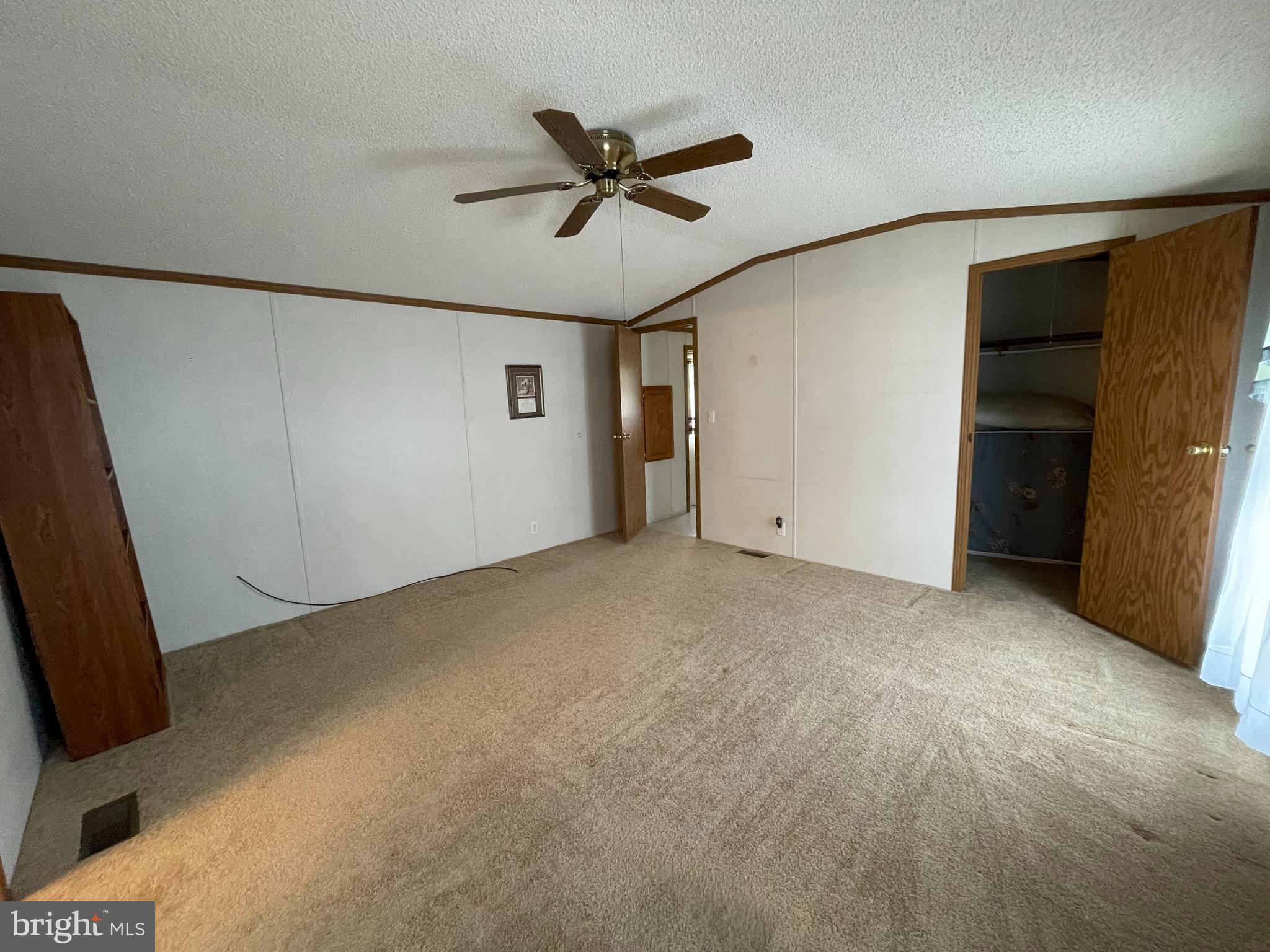 COUNTRY ACRES GOLDEN MHP - Residential