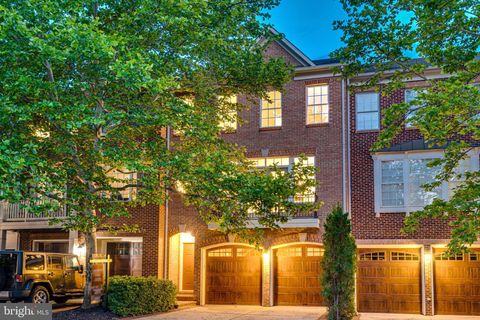 Photo of 104 Herndon Mills Cir, HERNDON, VA 20170 (MLS # VAFX2317132)