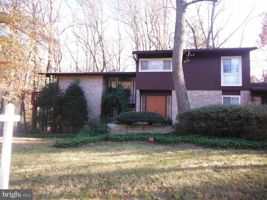 Incredible views of trees, parkland and privacy in this Split Contemporary with a wrap around deck, vaulted ceilings, sliding doors. Room to entertain,room for art, for a large family or extras for offices and hobbies. Living on four levels. Super Kitchen with  Eat - in granite & stainless with much storage and doors to deck. Slate/hardwoods, 2 car garage.