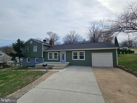 Photo of 1717 Varsity Drive, WOODBRIDGE, VA 22191 (MLS # VAPW2114768)