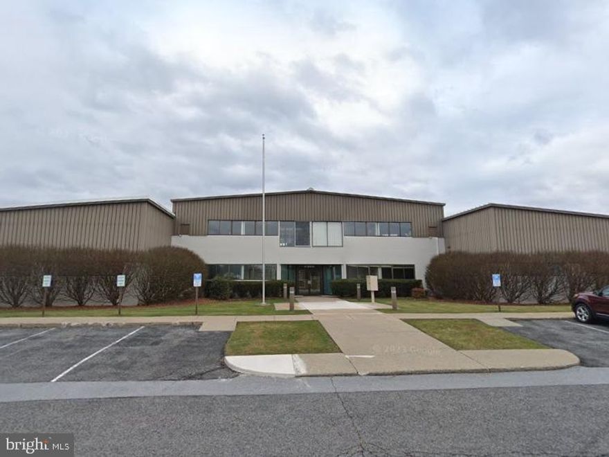 2,500 ft² | $11.00/ft²/year, $27,500.00/year | $0.92/ft²/mo $2,291.67/mo |  Office space unit for lease. Unit includes 2 half baths and are located on the 2nd floor. Great open office space with an abundance of natural light in a great location, 10 minutes to  downtown State College and campus, 6 minutes to I-99, awesome views included. Plentiful parking. This open space is suitable for an array of uses, make your vision a realty. Tenant pays phone, internet and interior janitorial.