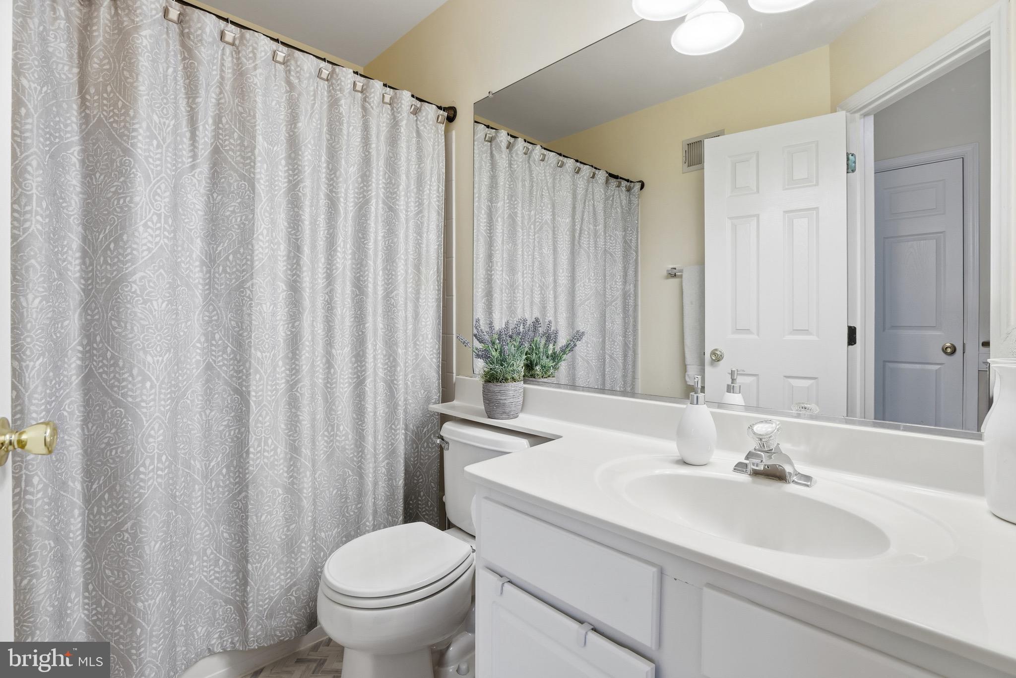 LOWES ISLAND/CASCADES - Residential Lease