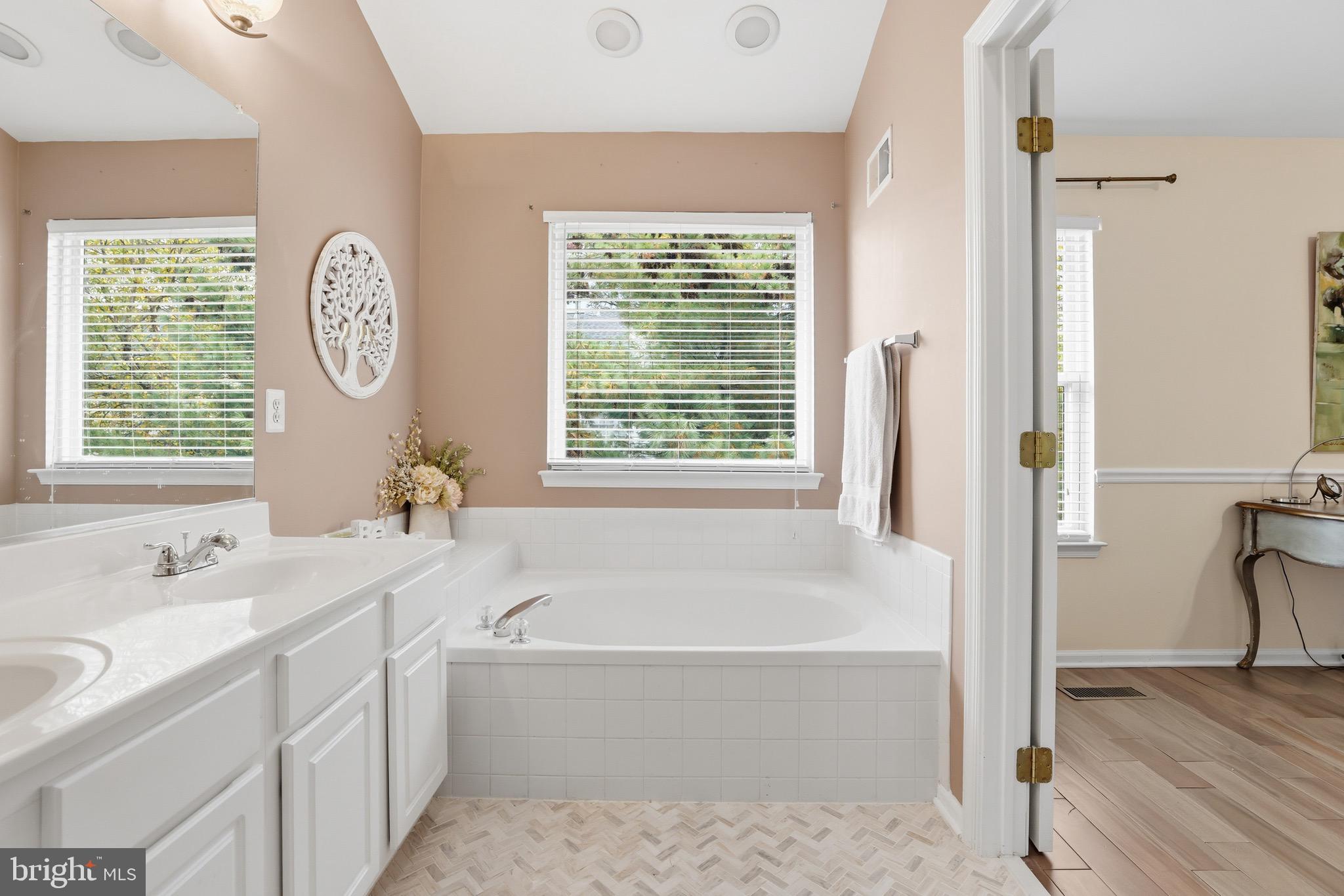 LOWES ISLAND/CASCADES - Residential Lease