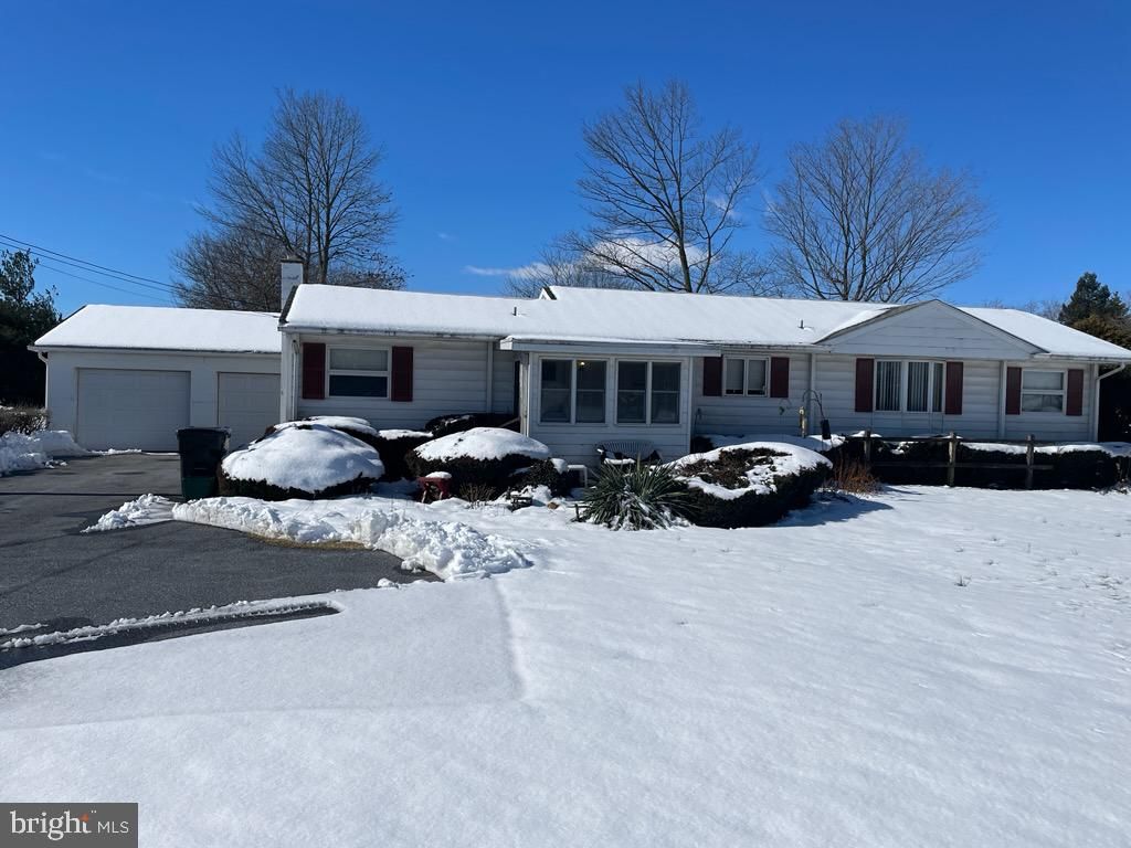 Photo of 901 Fruitville Pike, Lititz, PA 17543 (MLS # PALA2048110)