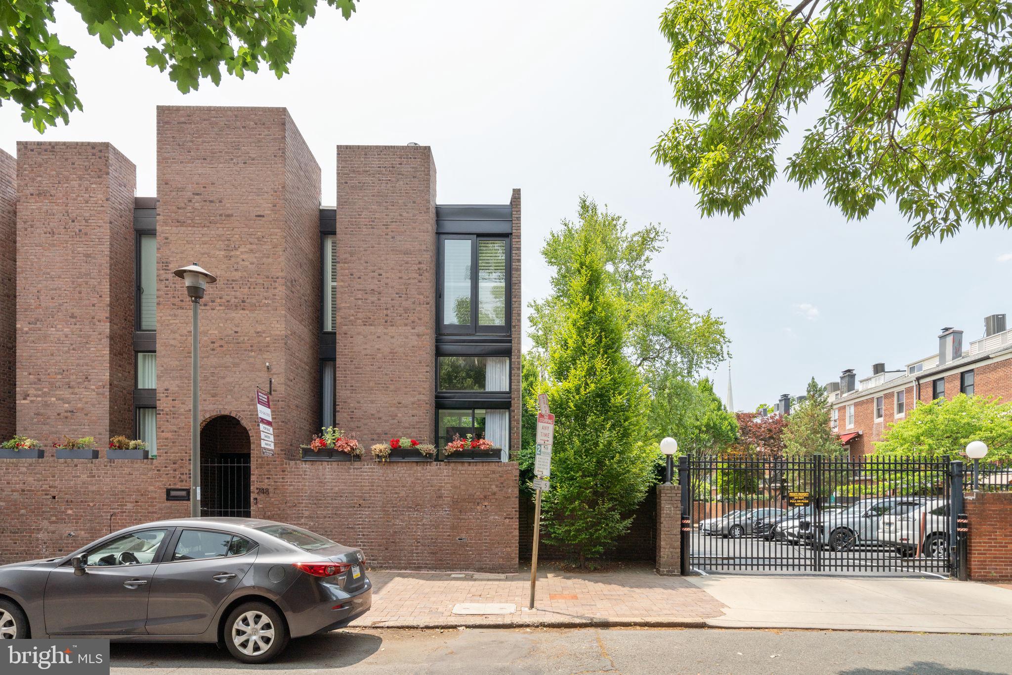 SOCIETY HILL - Residential