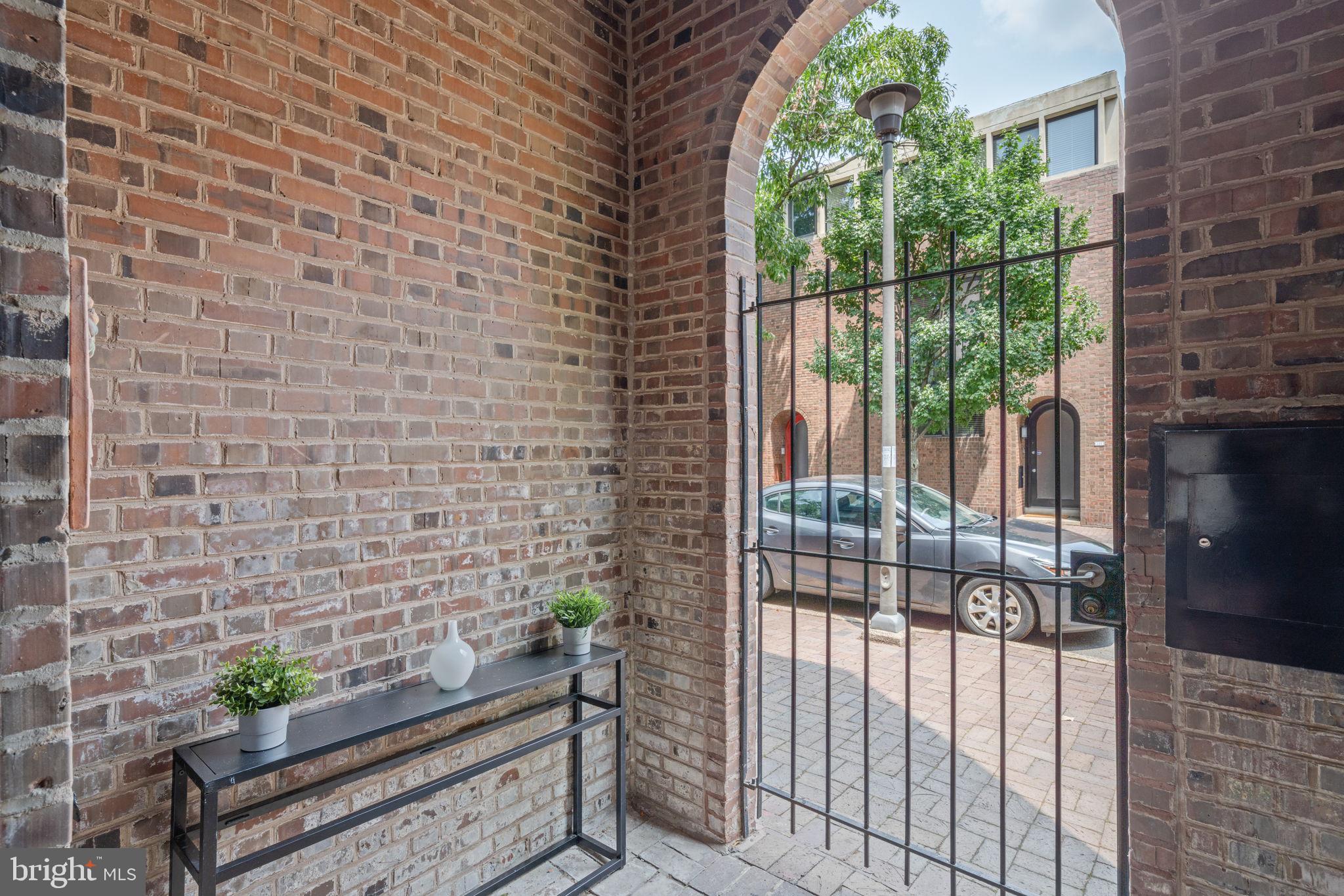 SOCIETY HILL - Residential