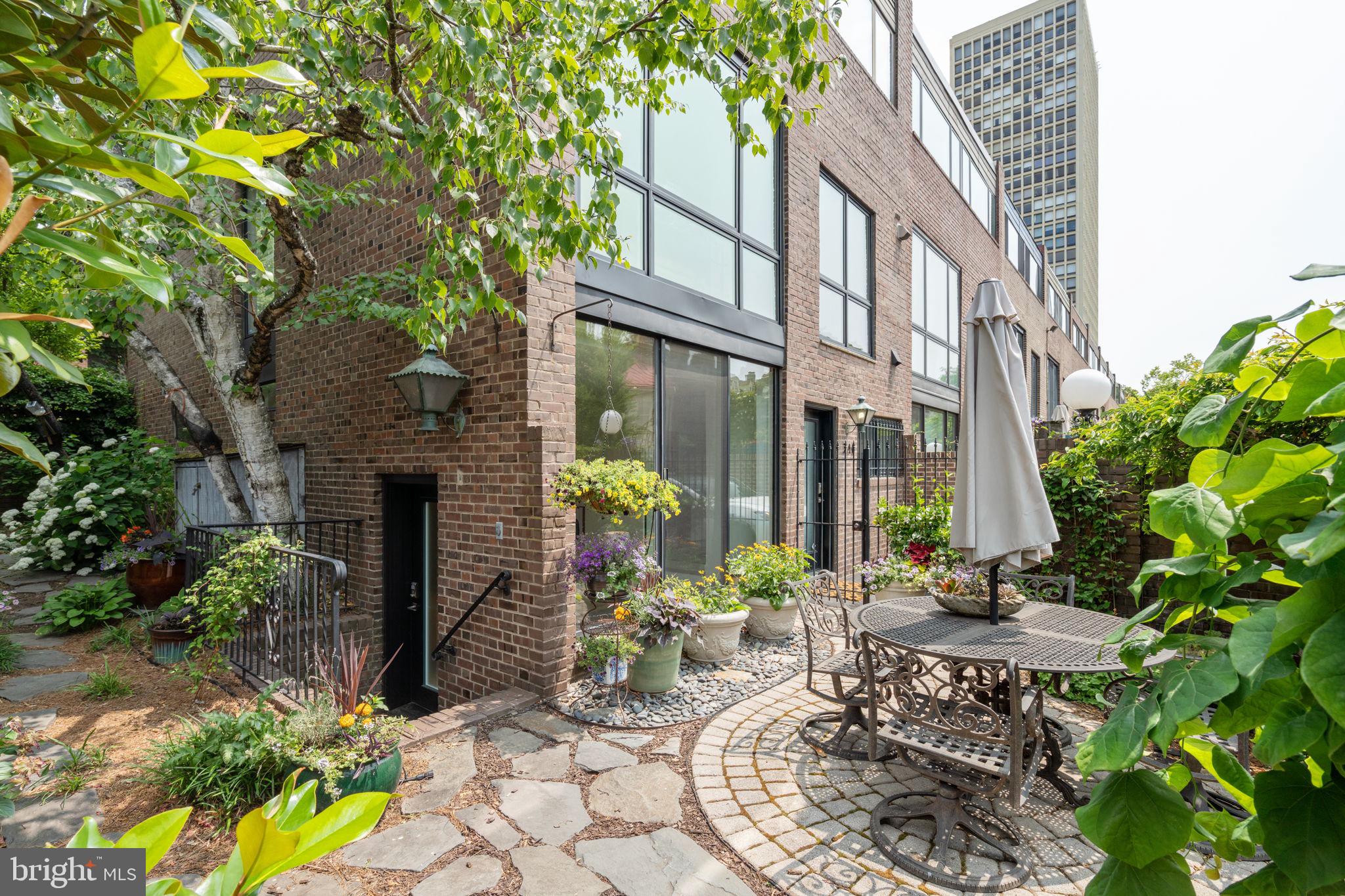 SOCIETY HILL - Residential