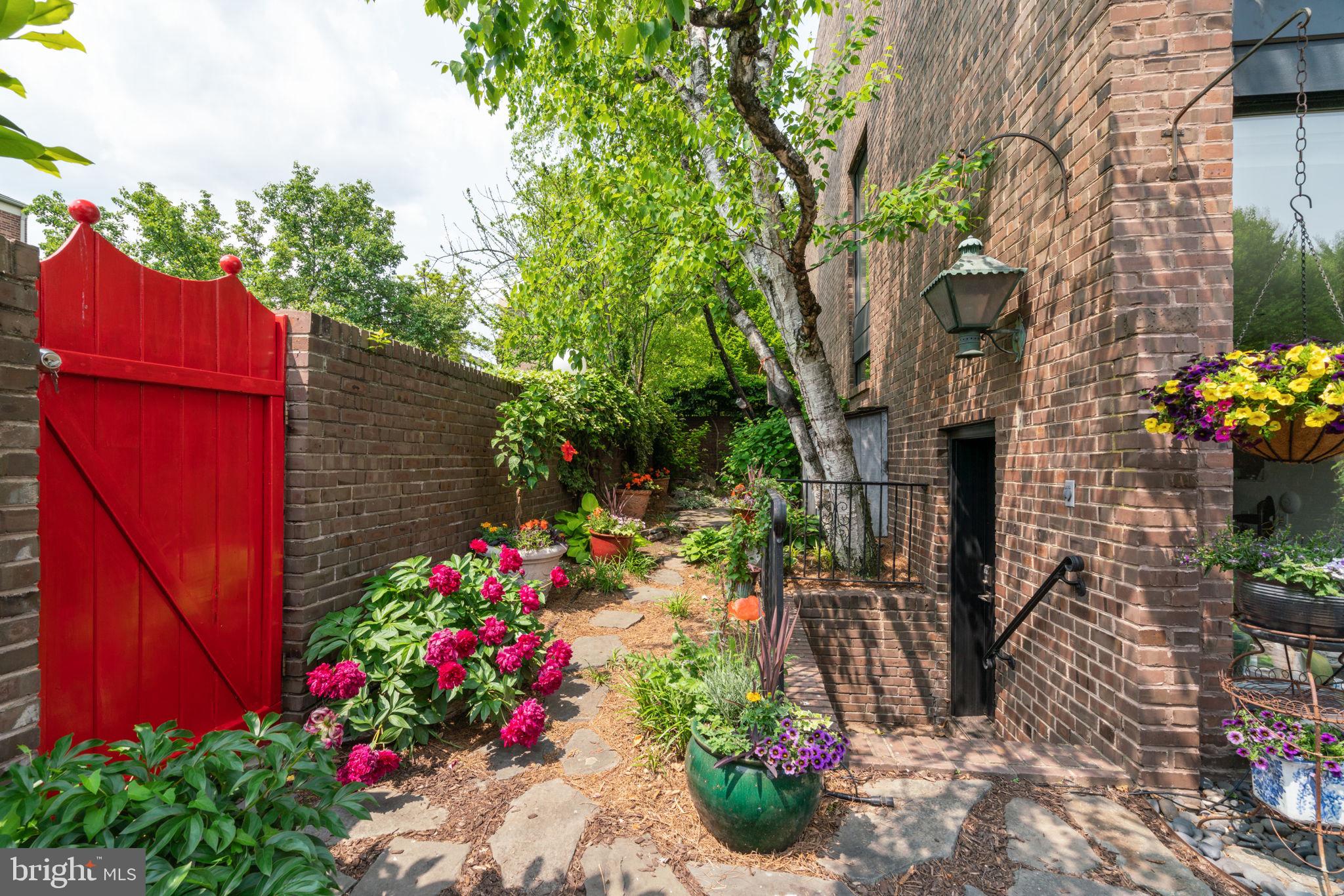 SOCIETY HILL - Residential