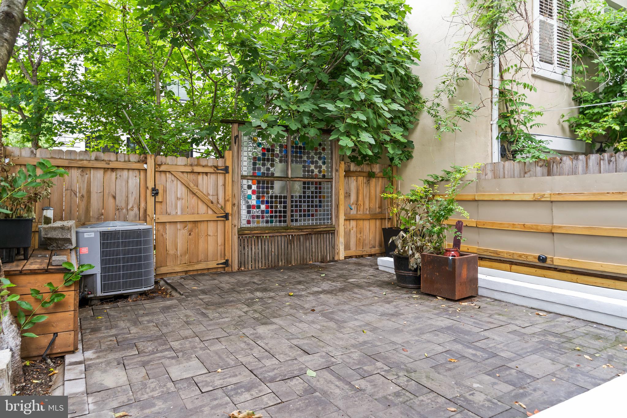 OLD TOWN - Residential Lease