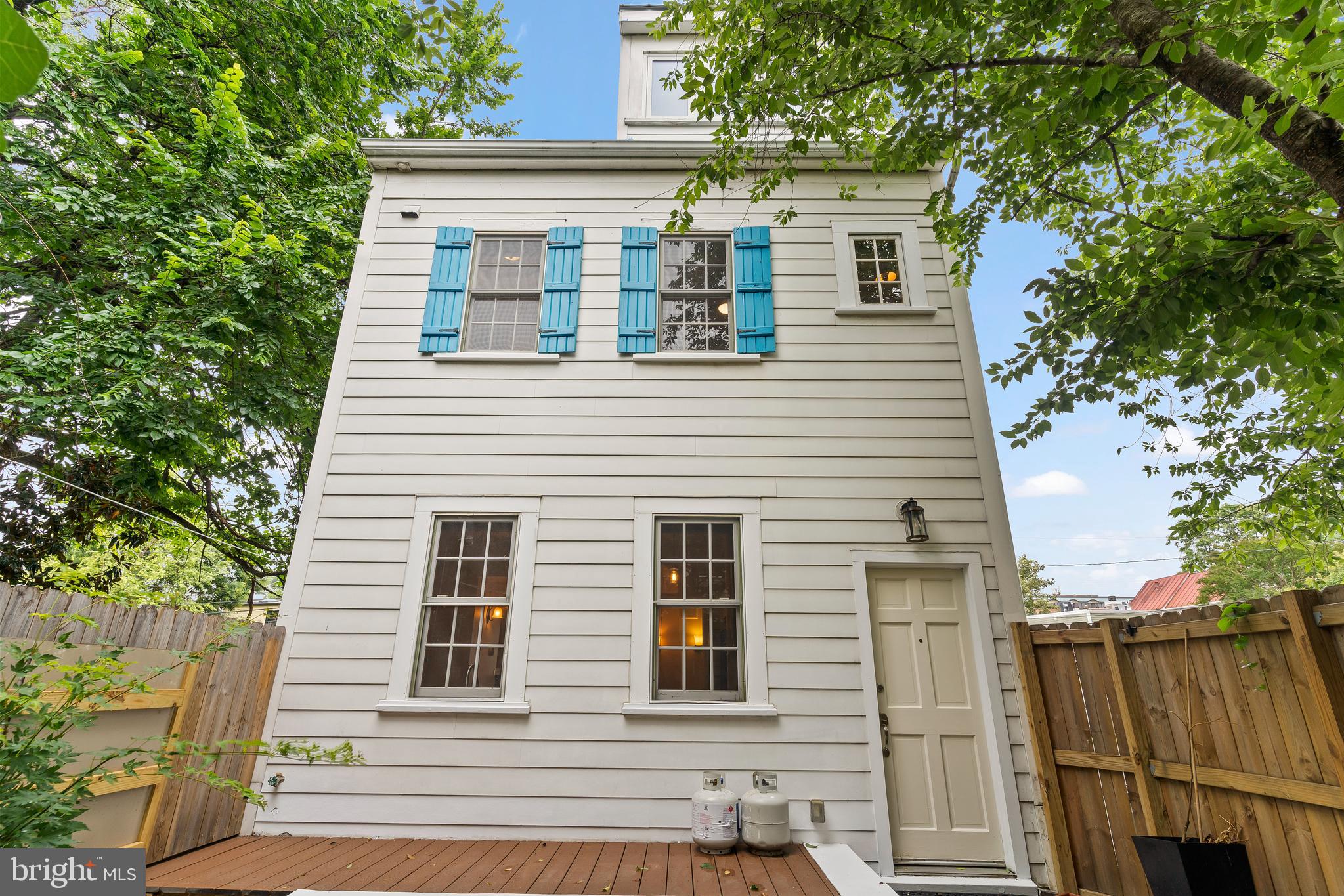 OLD TOWN - Residential Lease