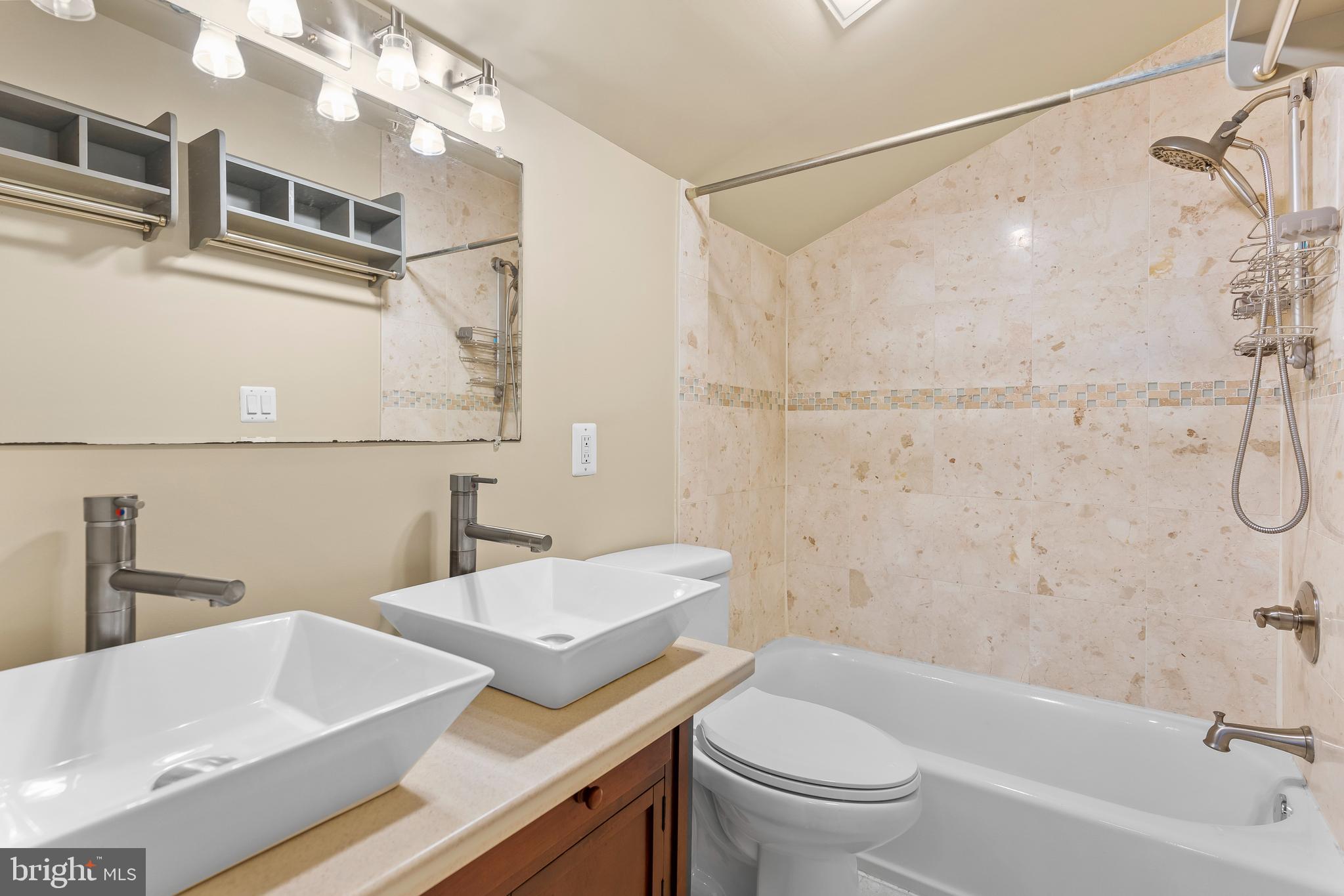 OLD TOWN - Residential Lease