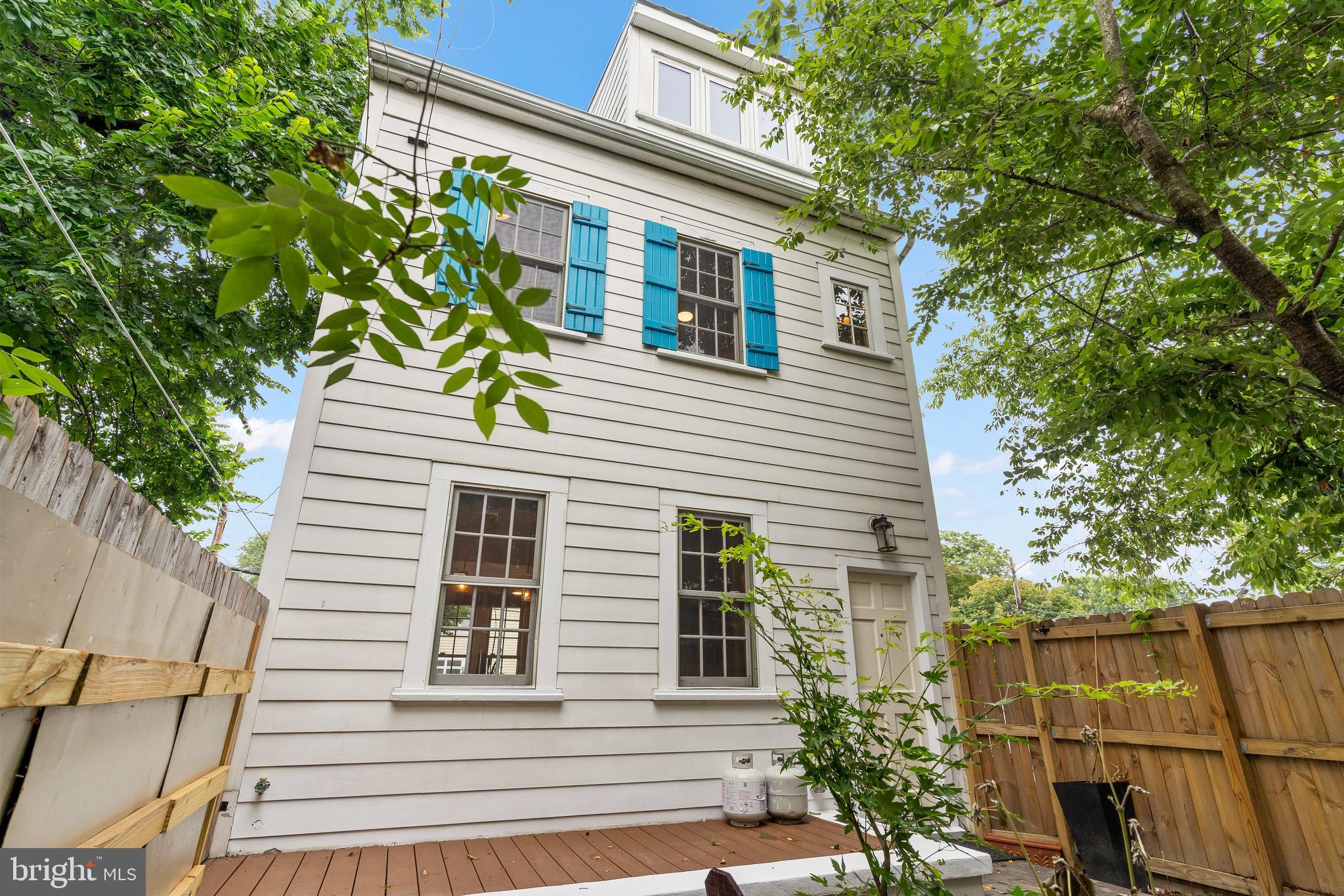 OLD TOWN - Residential Lease