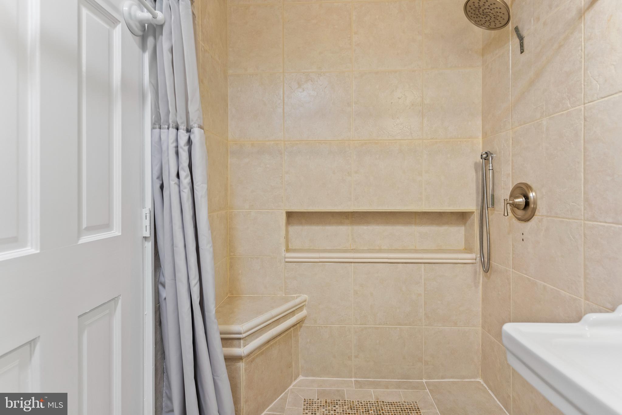 OLD TOWN - Residential Lease