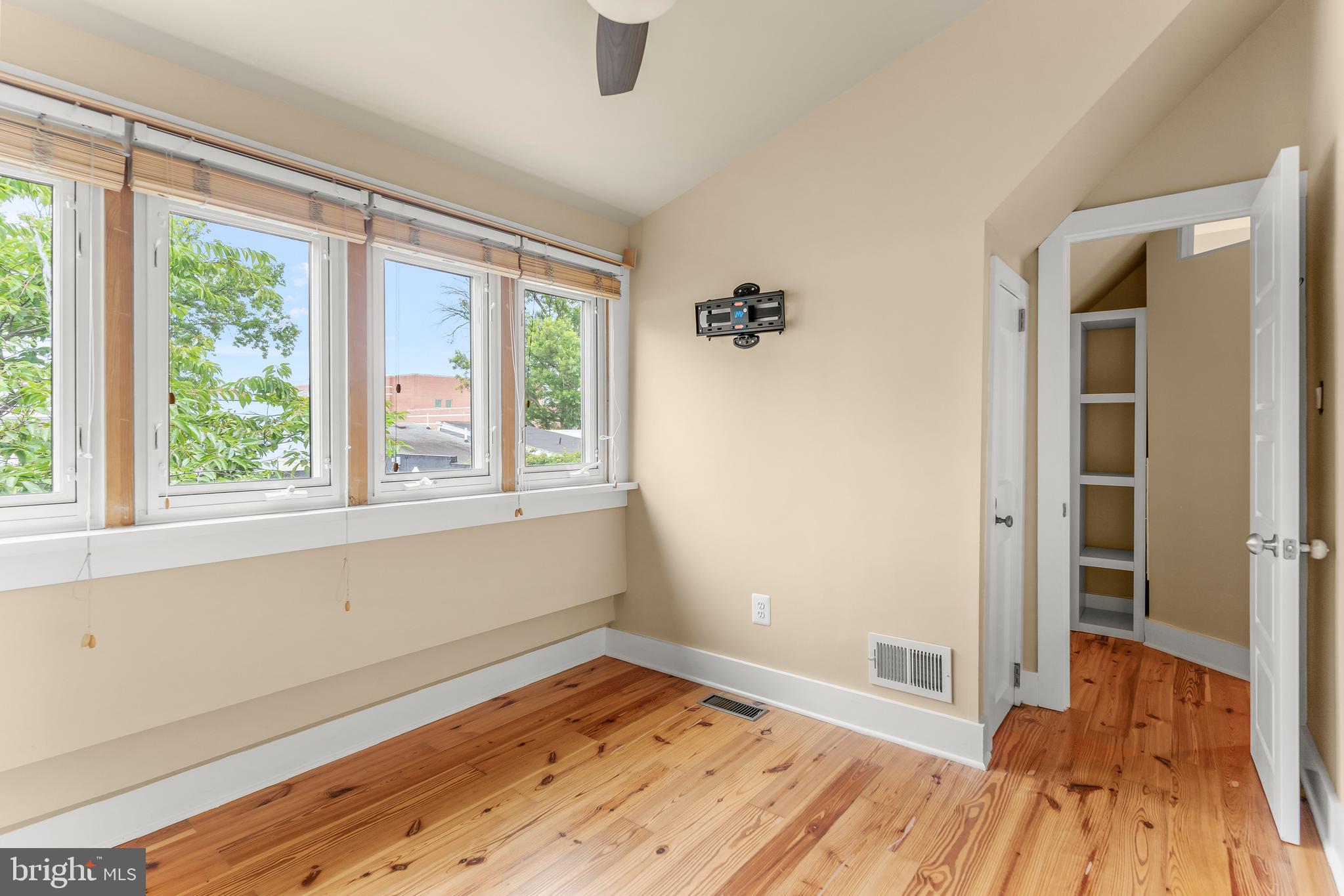 OLD TOWN - Residential Lease