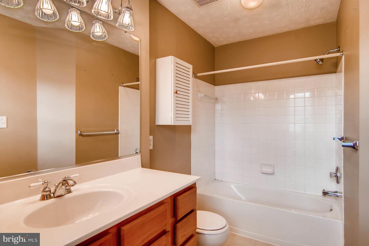 JONATHANS LANDING - Residential