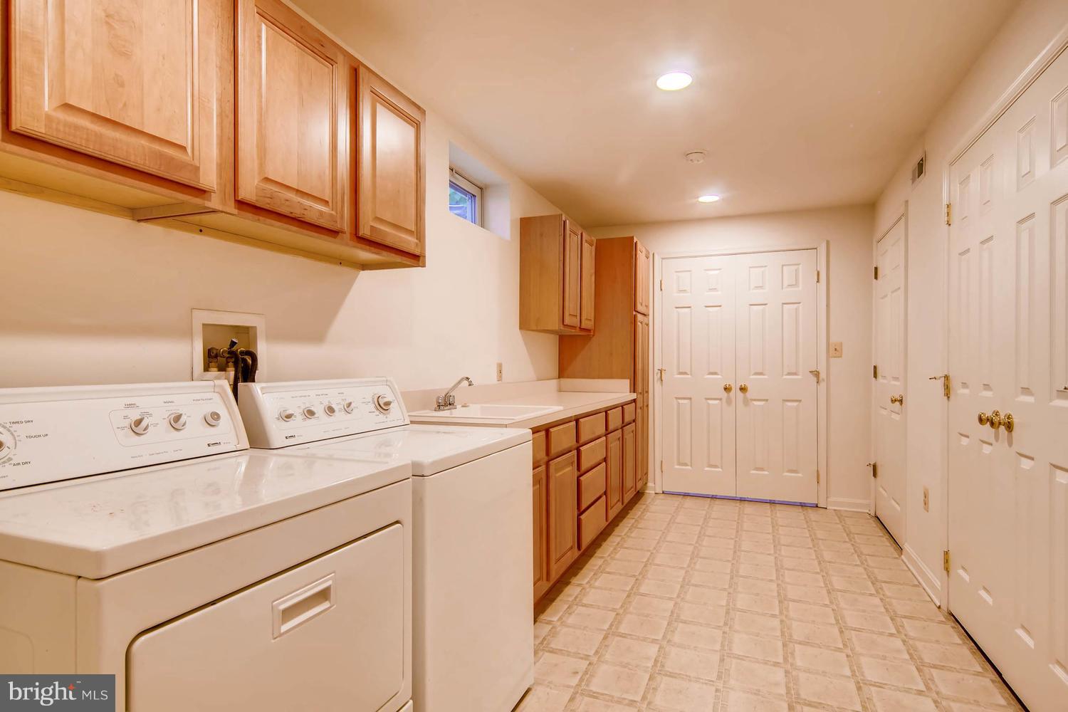 JONATHANS LANDING - Residential