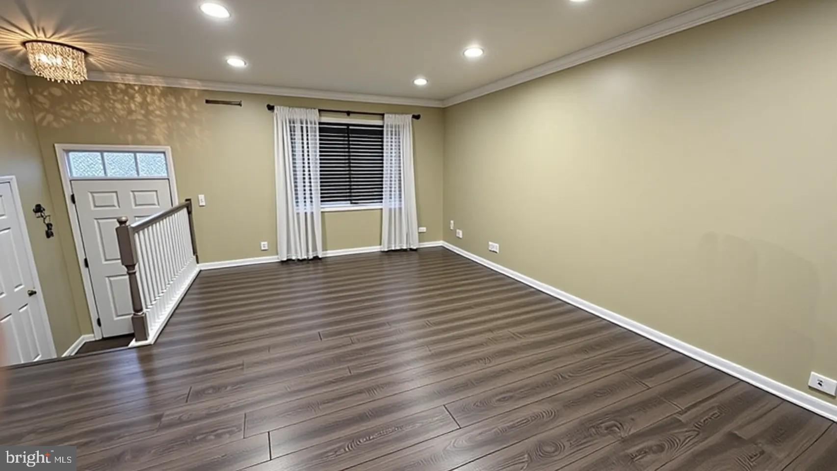 6821 AVALON ISLE WAY