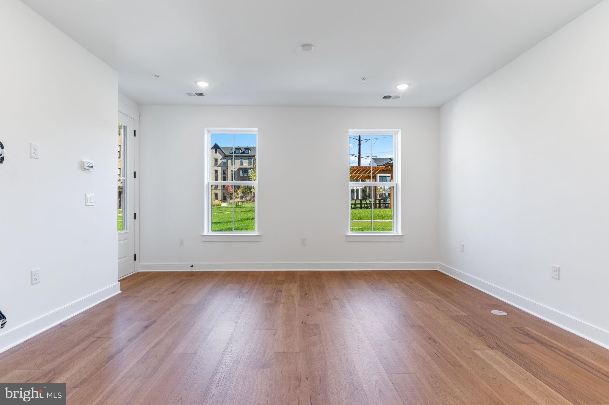 14989 DECO CIRCLE
