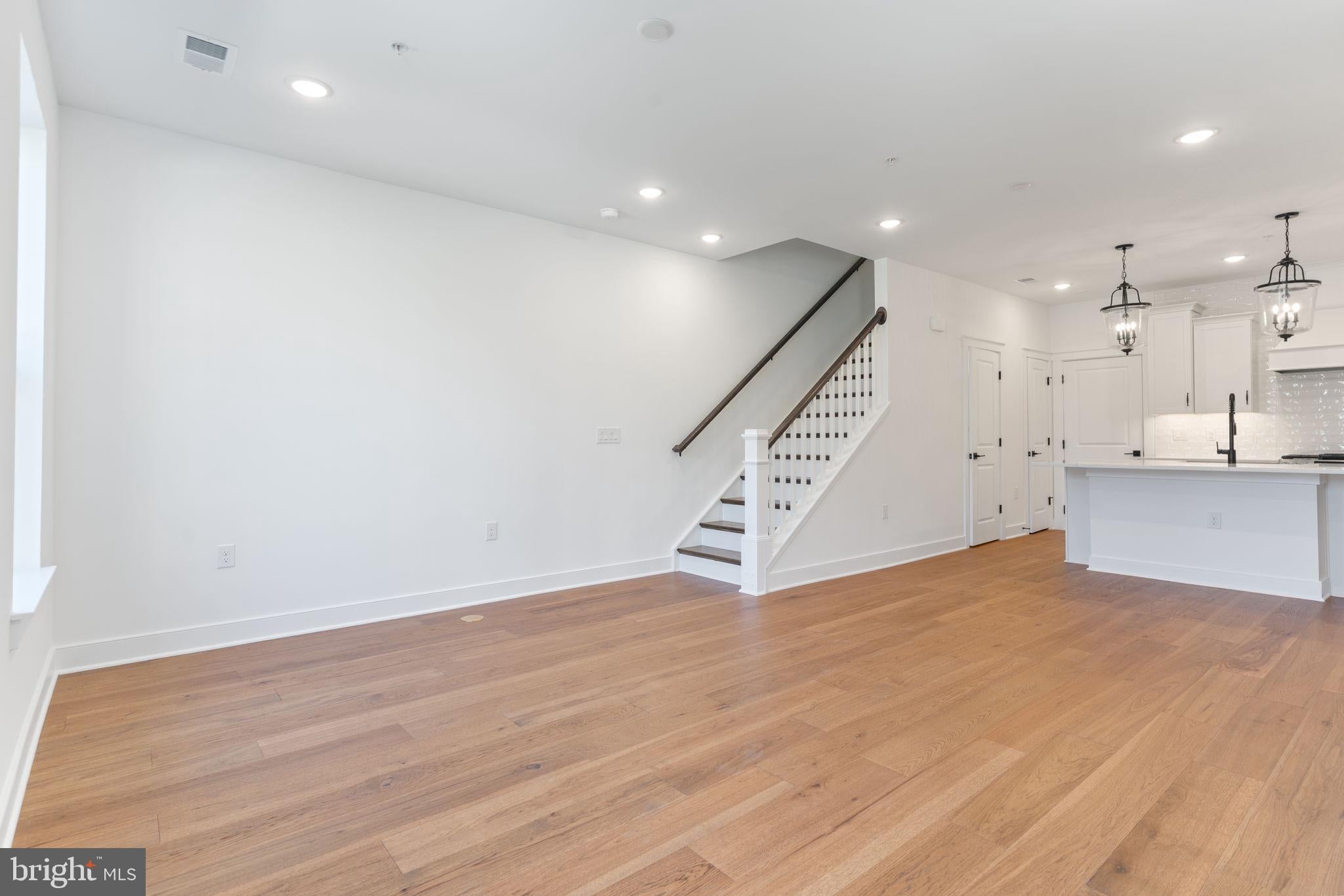 14989 DECO CIRCLE