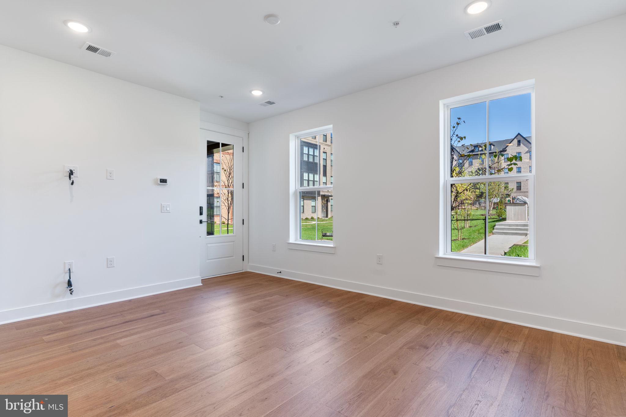 14989 DECO CIRCLE