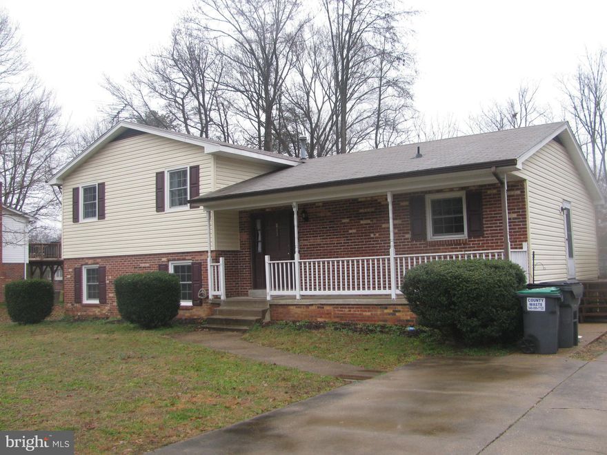 ***EXCELLENT LOCATION***CLOSE TO,SCHOOLS, SHOPPING, MAJOR HIGHWAYS***GREAT HOME IN EXCELLENT CONDITION WITH 4 BEDROOMS AND 2.5 BATHS*** CARPETS THROUGHOUT, NEW PAINT*** LAMINATED FLOORS***LARGE CLEAR LOT***DETACHED GARAGE AND PLENTY  OF PARKING***GREAT HOME AT APARTMENT RENT PRICE***ALL APPLICATIONS MUST BY COMPLETED ONLINE AND PAID FOR ONLINE . APPLICATIO FEE OF $49.99  PER ADULT*** SECURITY DEPOSIT WITH CERTIFIED FUNDS, ZELLE TRANSFERS ARE ALLOWED.*** HURRY  B4 IT'S GONE! PLEASE REMOVE SHOES UPON ENTERING THE HOME, THANK YOU.