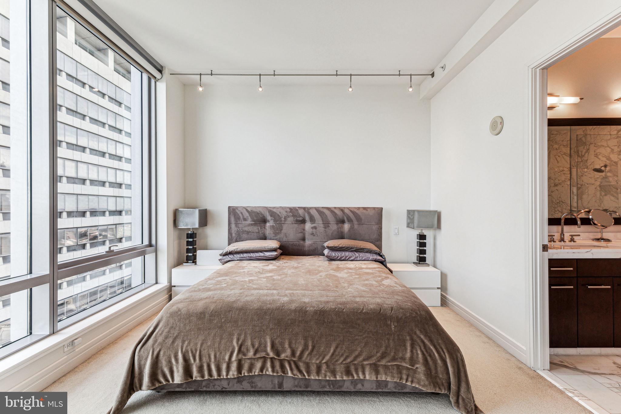 AVENUE OF THE ARTS - Residential