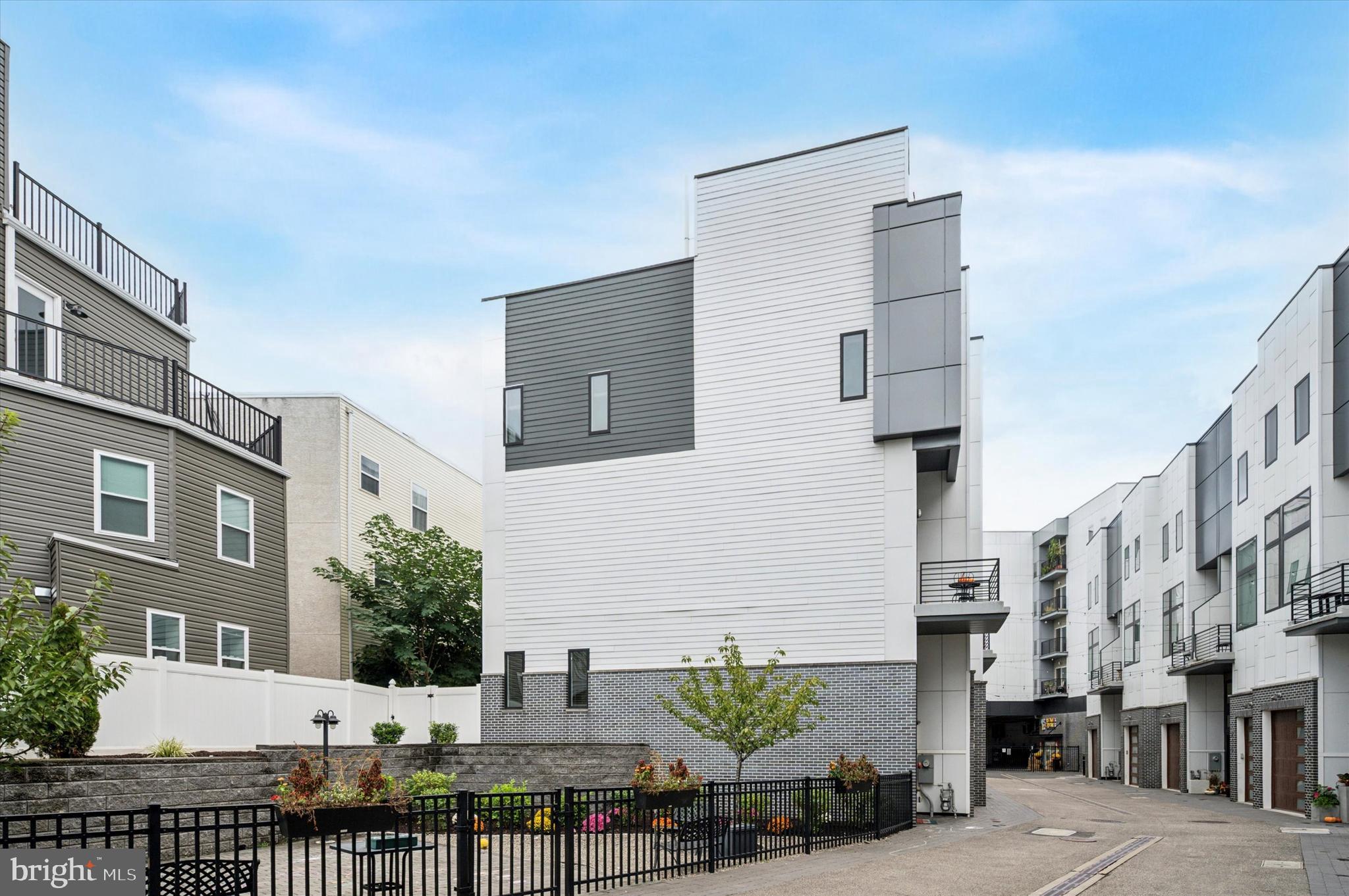 GRADUATE HOSPITAL - Residential