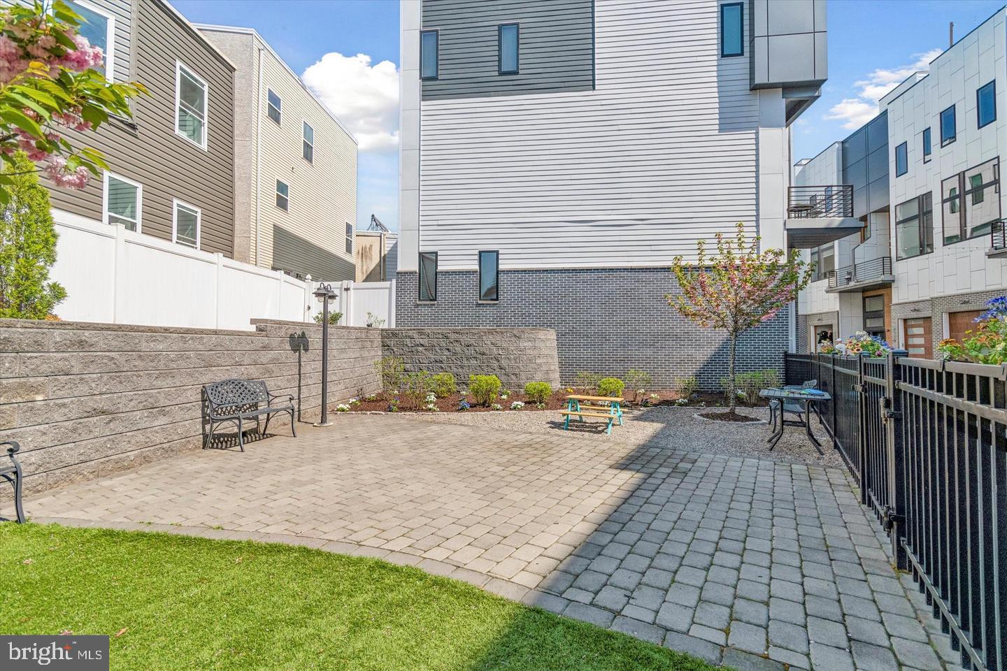 GRADUATE HOSPITAL - Residential