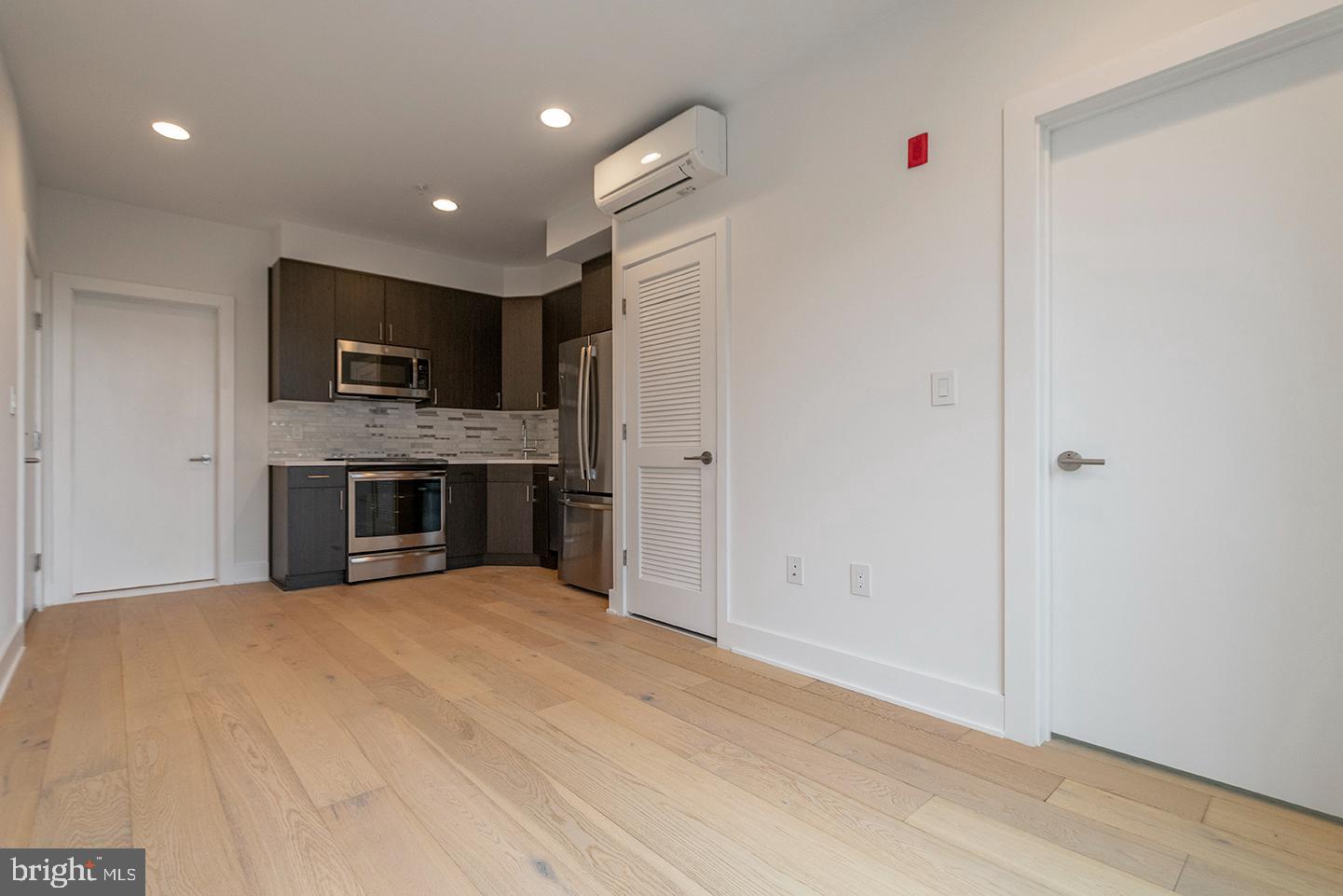 NORTHERN LIBERTIES - Commercial Sale