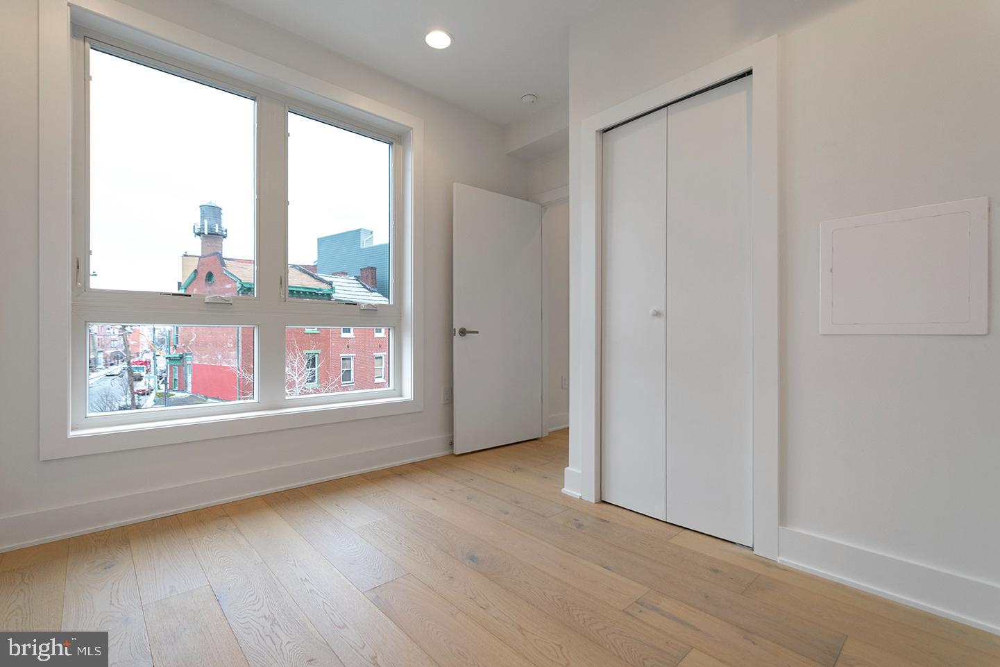 NORTHERN LIBERTIES - Commercial Sale