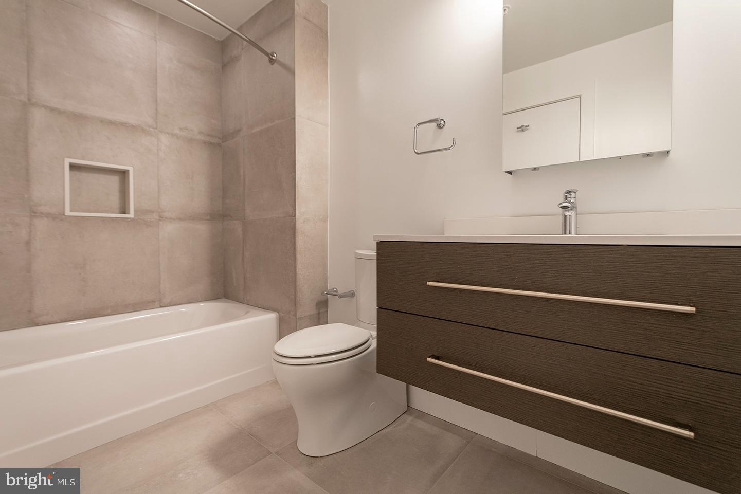 NORTHERN LIBERTIES - Commercial Sale