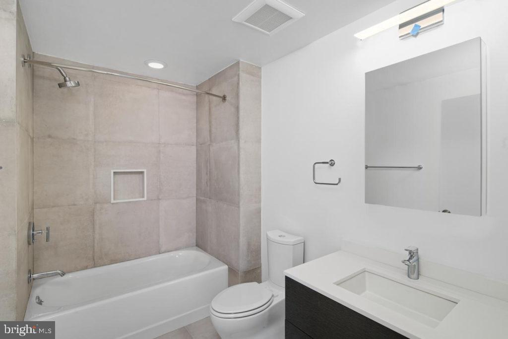 NORTHERN LIBERTIES - Commercial Sale