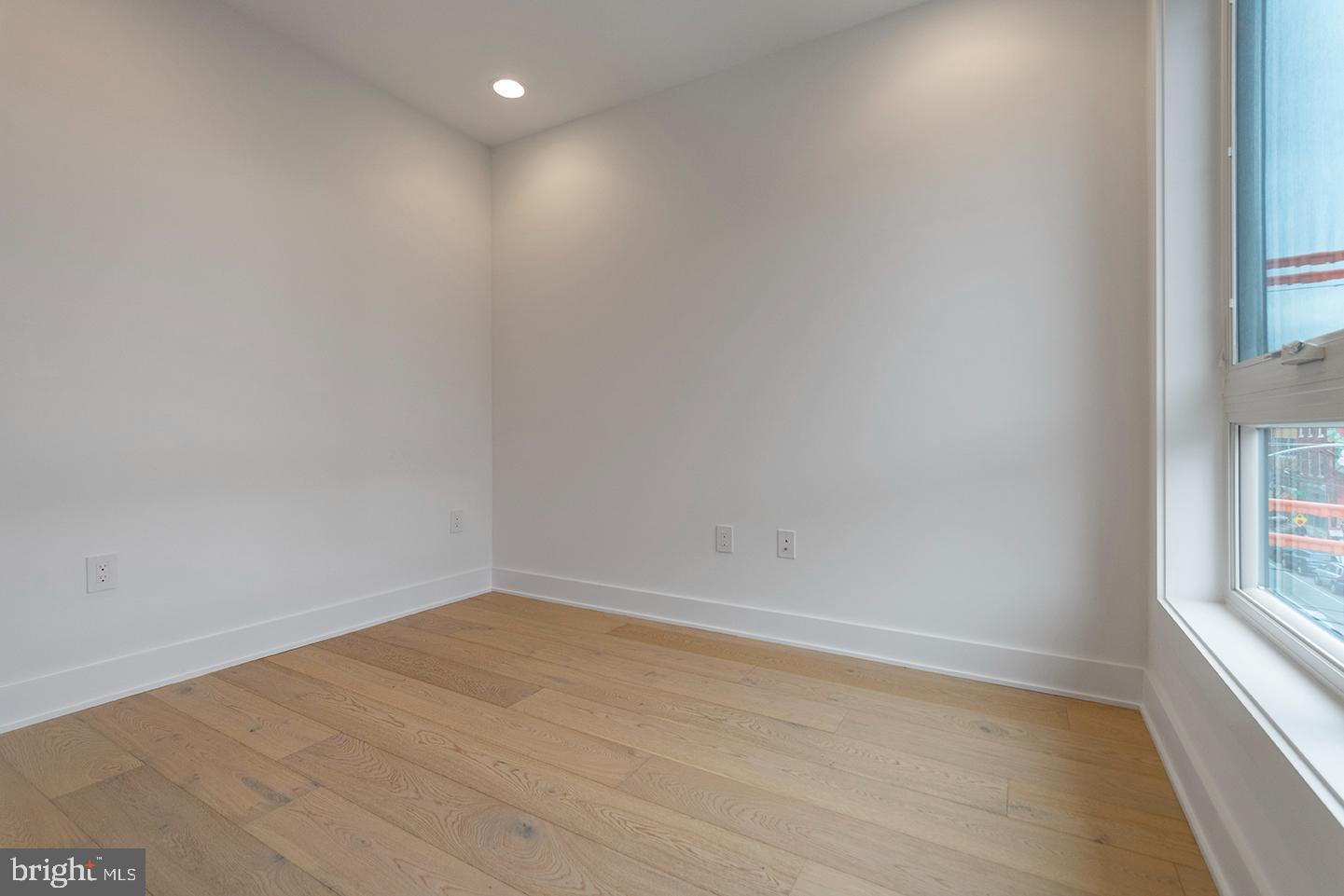 NORTHERN LIBERTIES - Commercial Sale