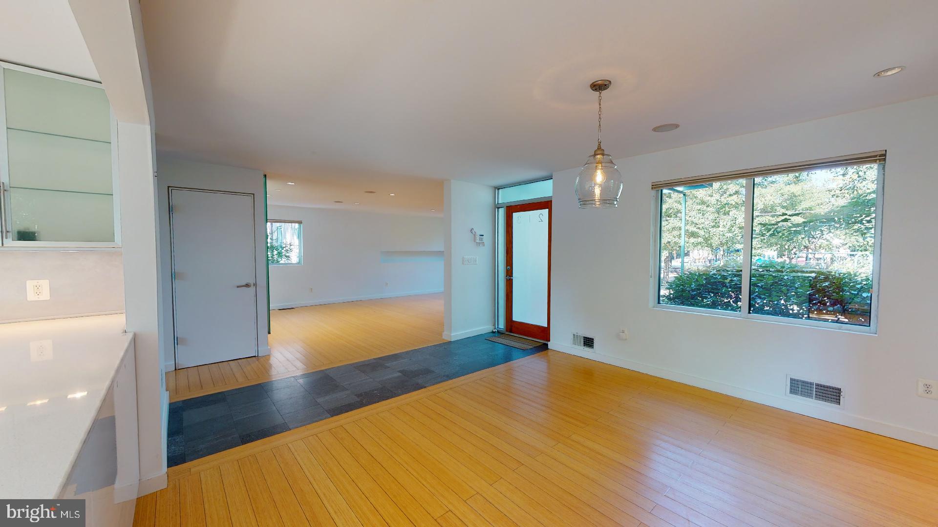 213 E RAYMOND AVENUE
