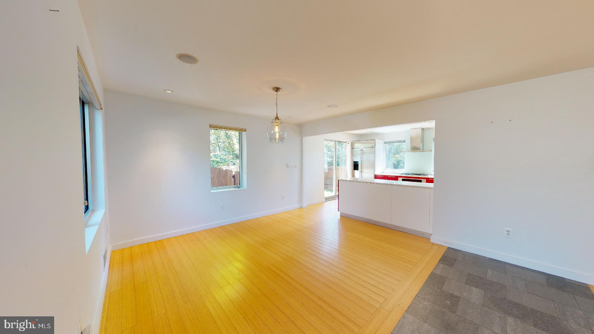 213 E RAYMOND AVENUE