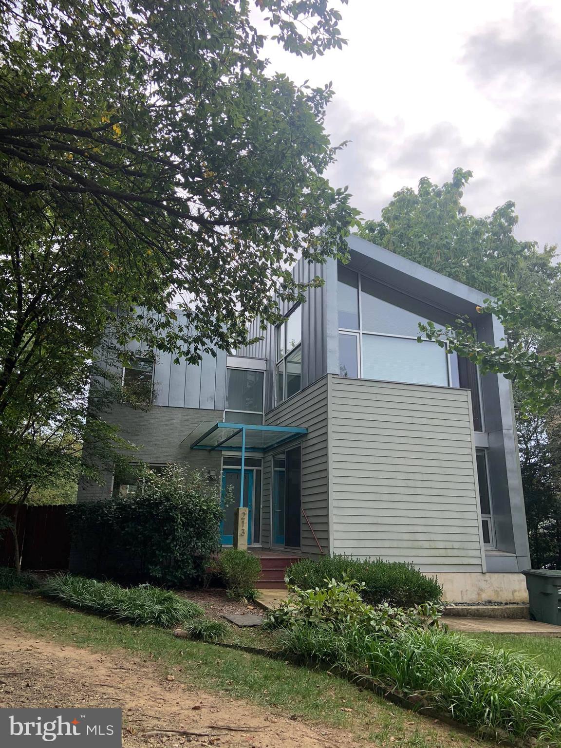 213 E RAYMOND AVENUE