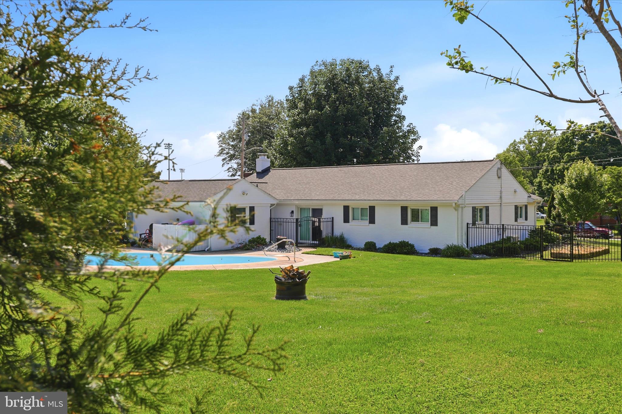 277 APPLE DRIVE