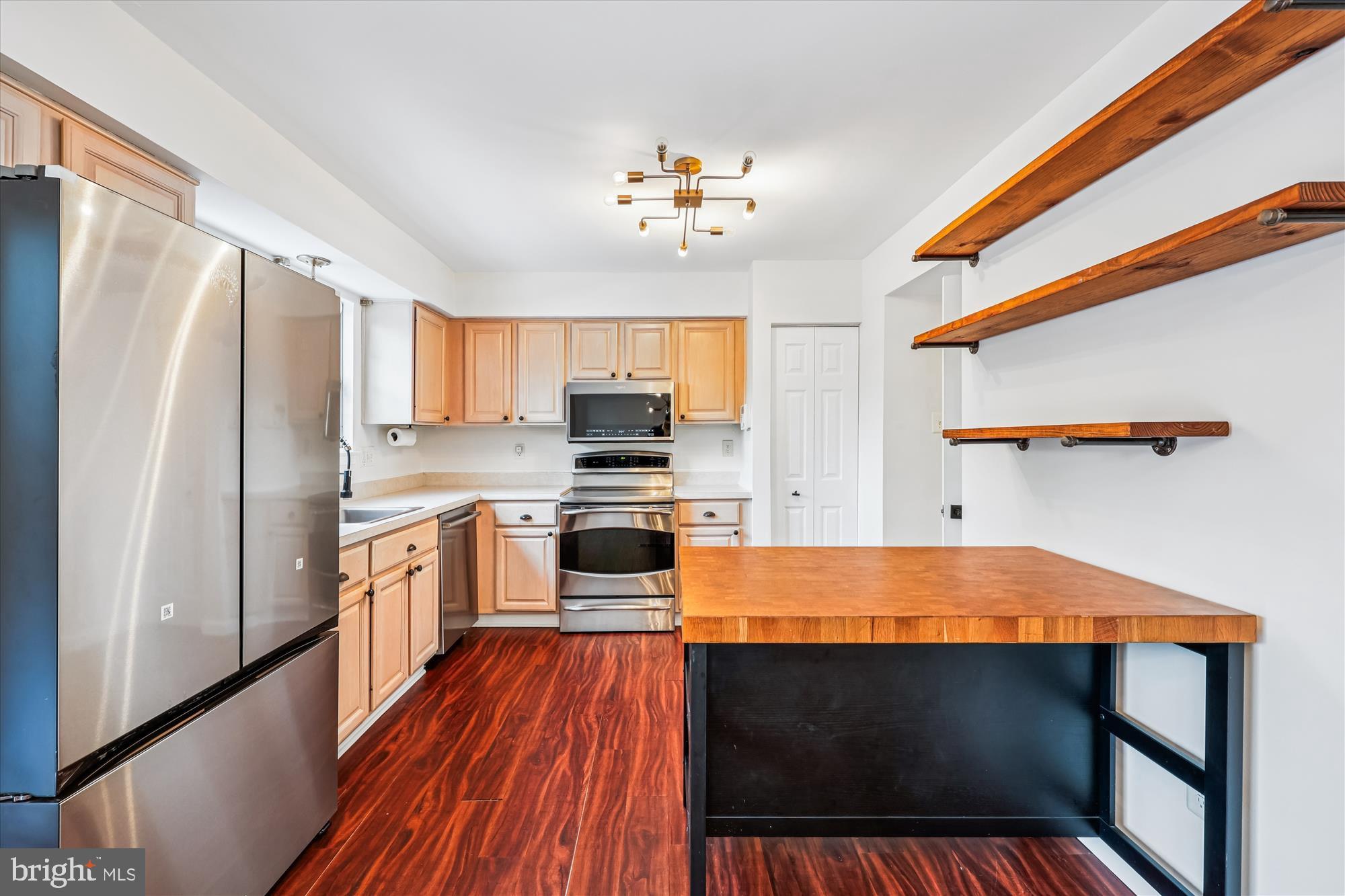 CASHELL MANOR - Residential Lease