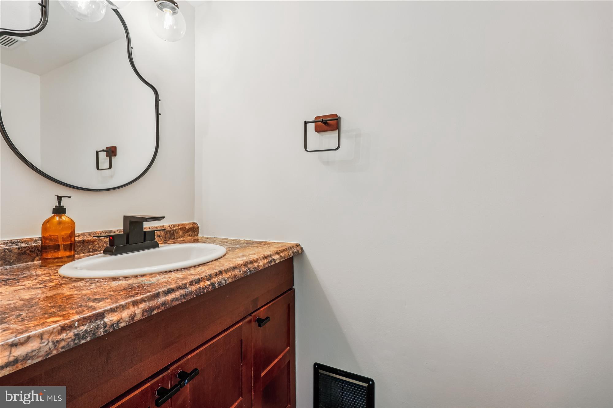 CASHELL MANOR - Residential Lease